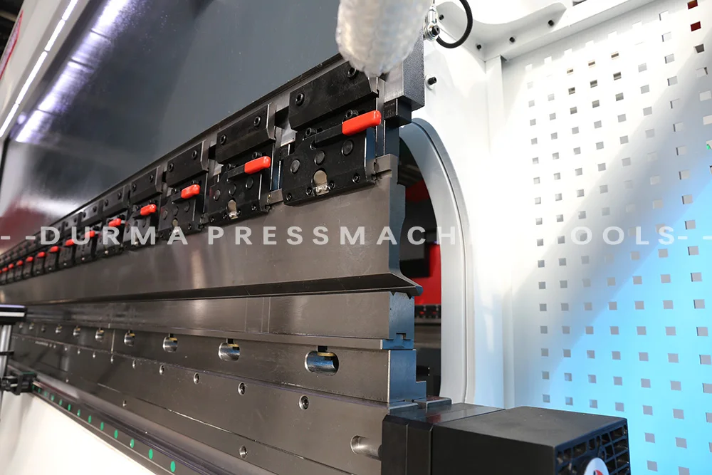 4+1 Axis CNC Press Brake Efficient Aluminum Carbon Steel Processing Machining with Rexroth Valve Reliable Press Brake