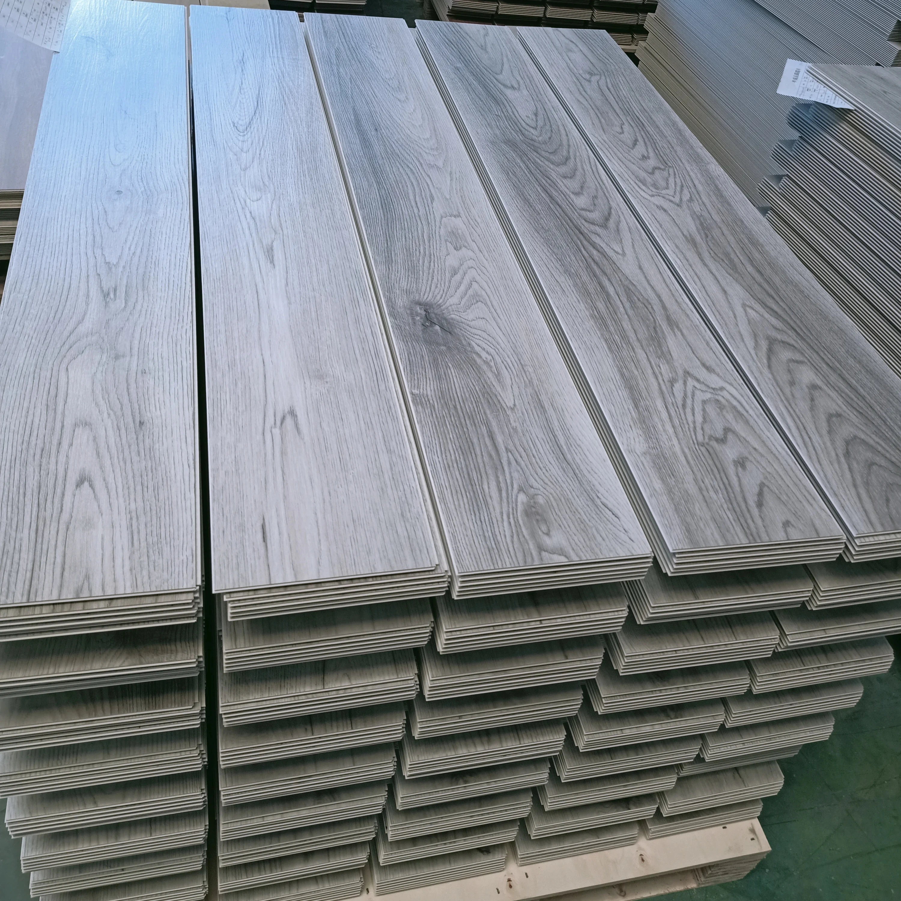 Easy Install Piso vinil flooring spc Click Plank Vinyl Flooring