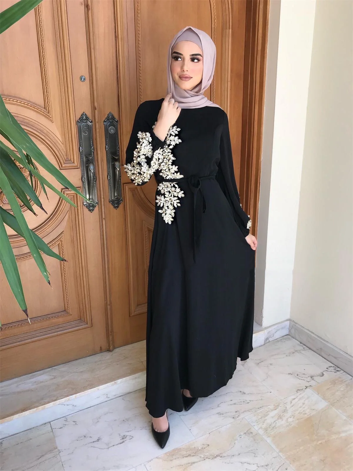 Dubai Modern Luxury Muslim Islamic Woman Clothing Pearl Embroidered Long Sleeve Fashion Elengant Abaya For Party Wedding
