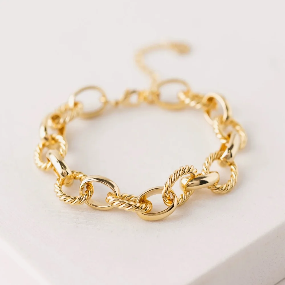 18K Gold Retro Hip-Hop Cuban Bracelet Simple Fashionable Unisex Accessory for Weddings Parties Festivals Gift for Men Women