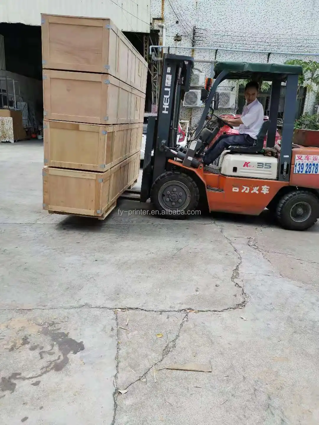 container loading 02.jpg
