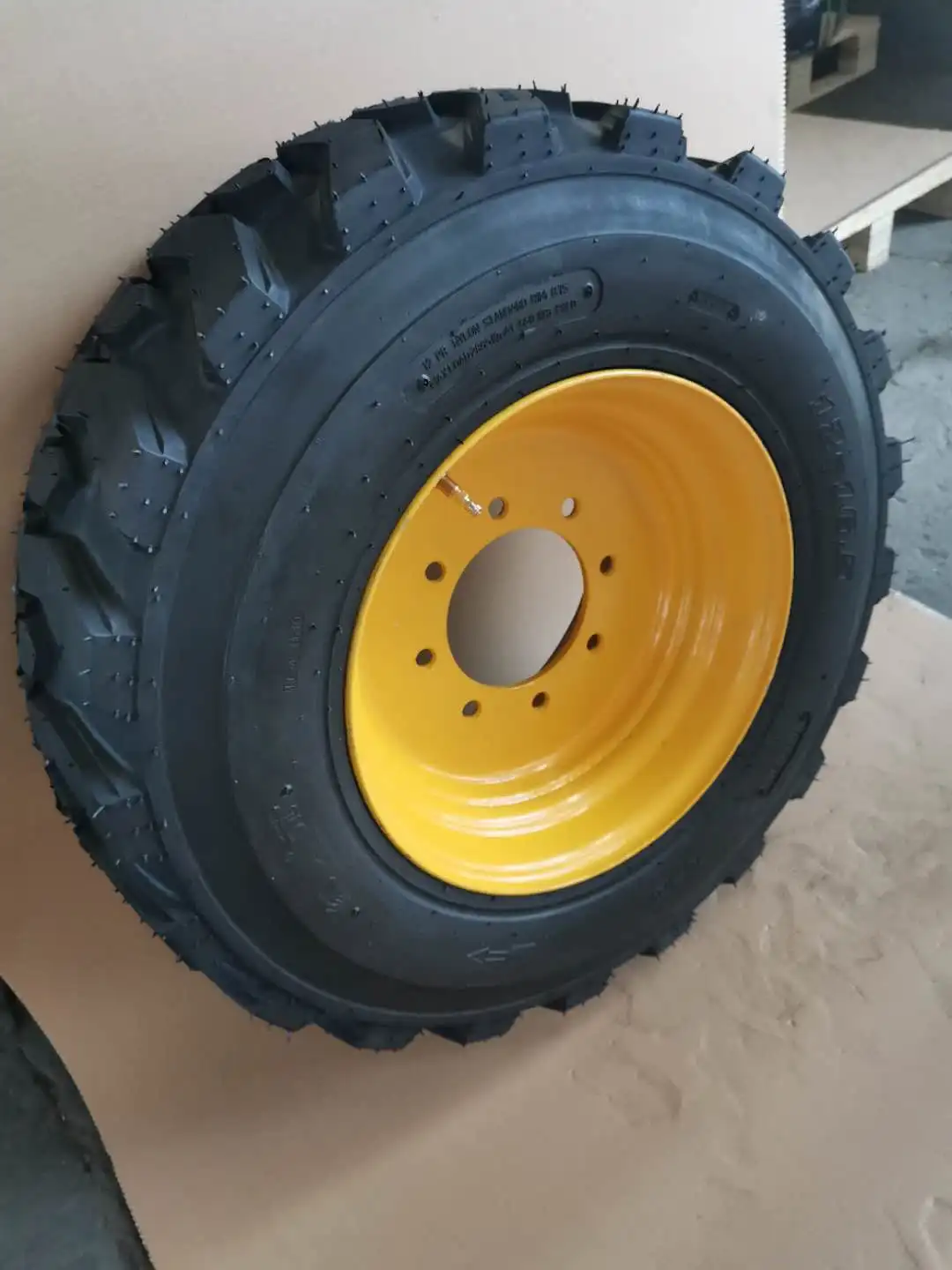 Manufacturer direct Genie 4390/5390 scissor lift skid steer foam filled tire LSW305-546NHS 12x16.5 1260038 wholesale