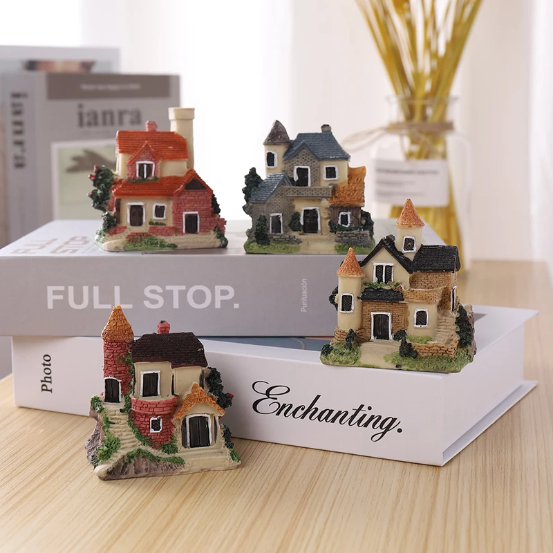 Custom Wholesale Vintage Mini Resin House Micro Doll House Statues Miniature House For Desktop Decoration