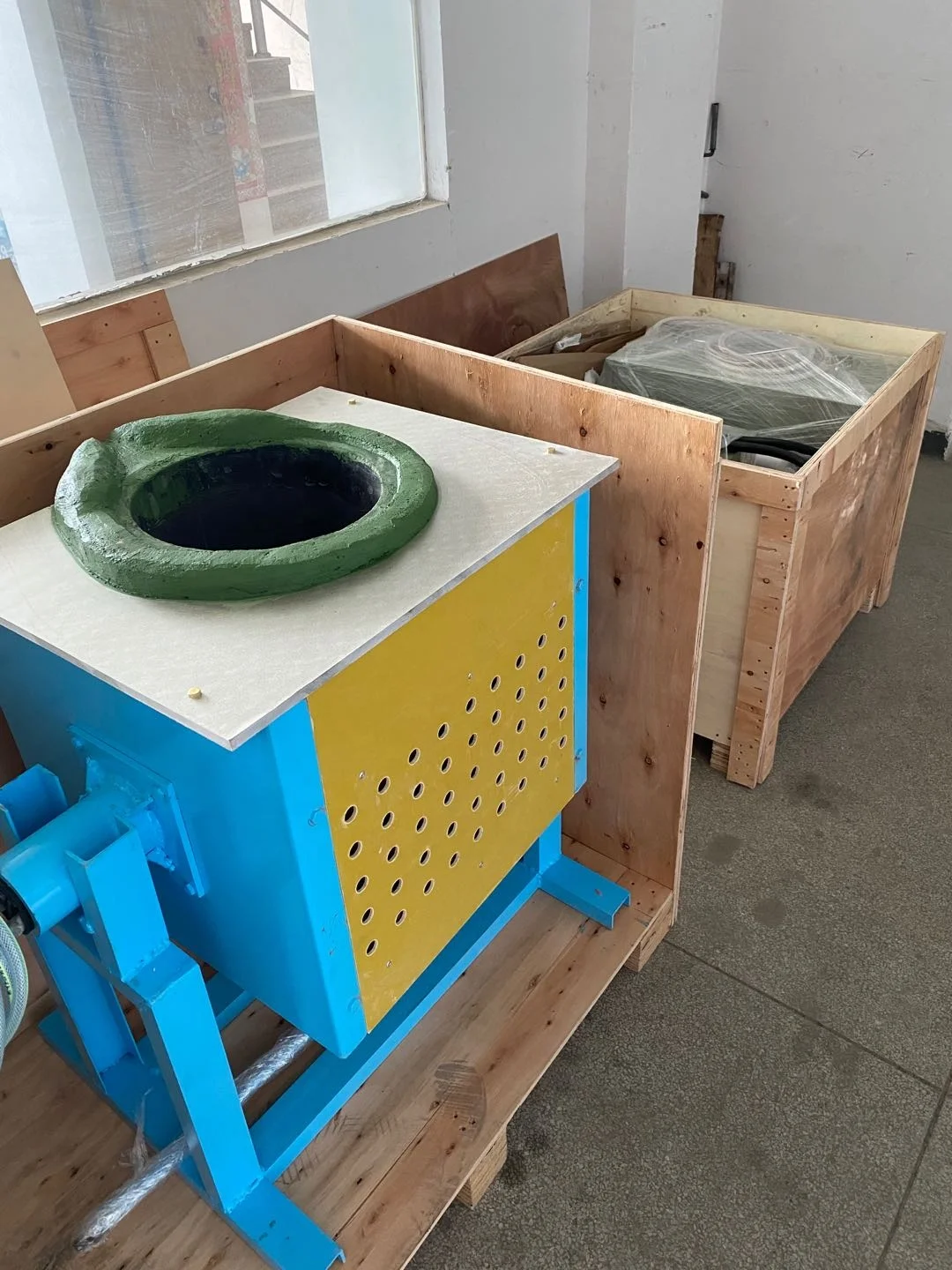 Small induction furnaces for the melting of gold silver copper and platinum metals