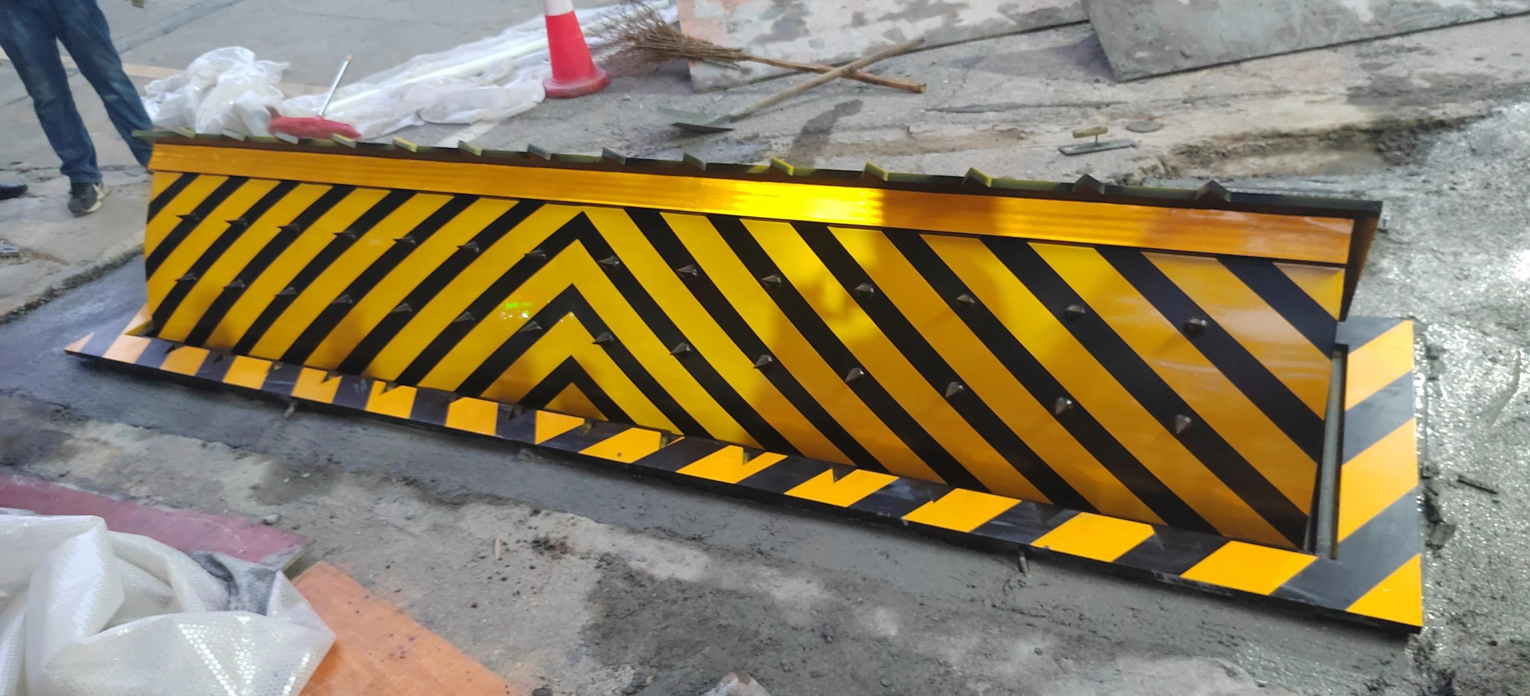 Electric An-ti IP68 heavy duty automatic road blocker Traffic Roadway control Machine With Spike