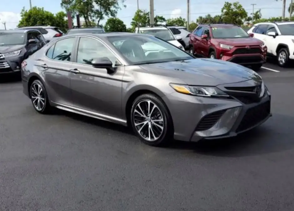 Подержанный автомобиль TOYOTA CAMRY для продажи по низкой цене