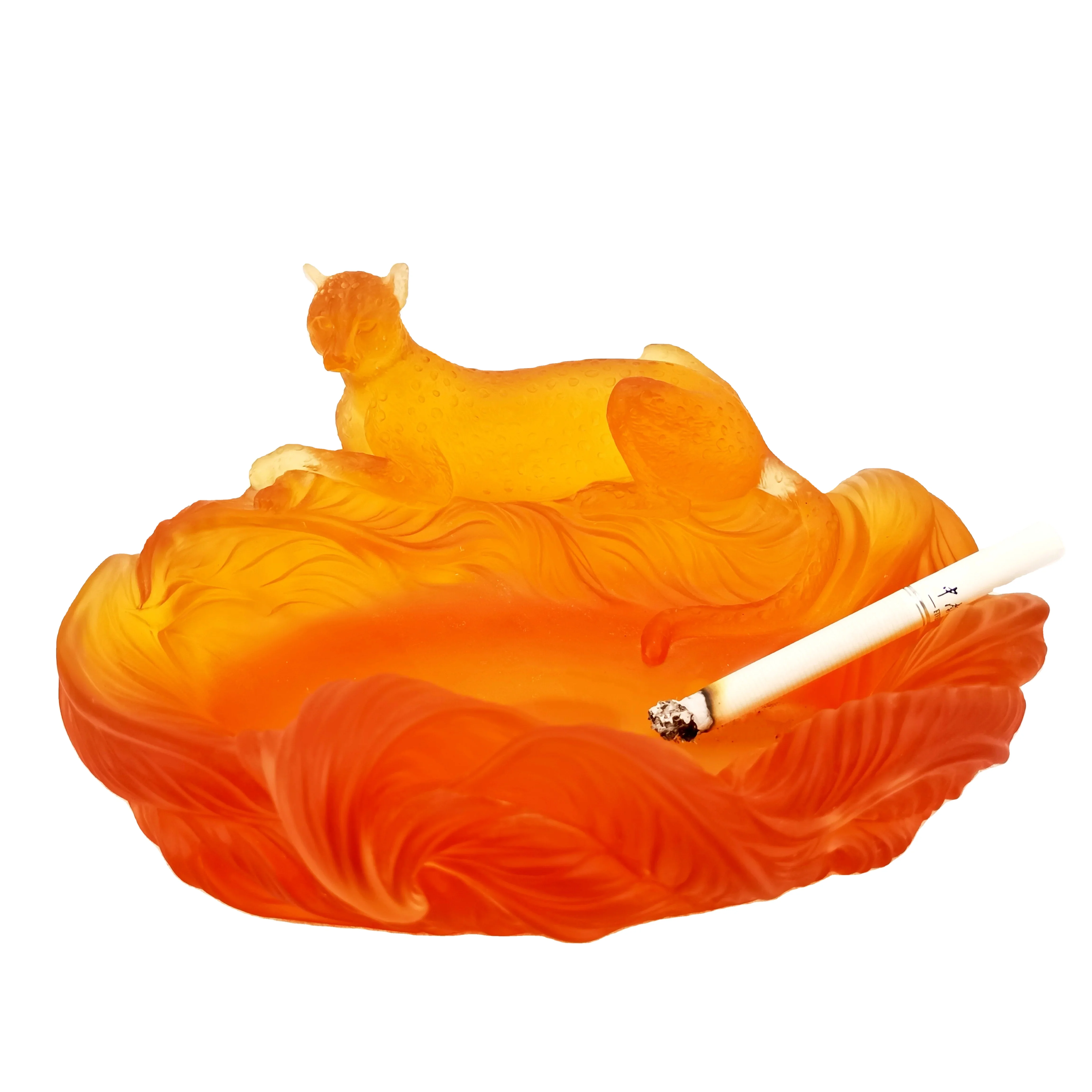 2023 luxury  style business gift  artificial   panther ashtray crystal cigar  ashtray decorative for home  hotel office ornament