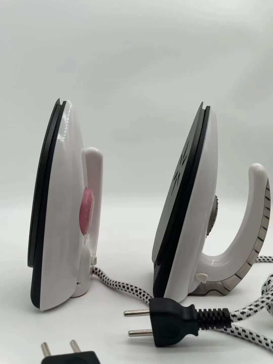 Jiema Electrical Appliance Factory, which has been exporting for 21 years, mainly produces a variety of electric irons