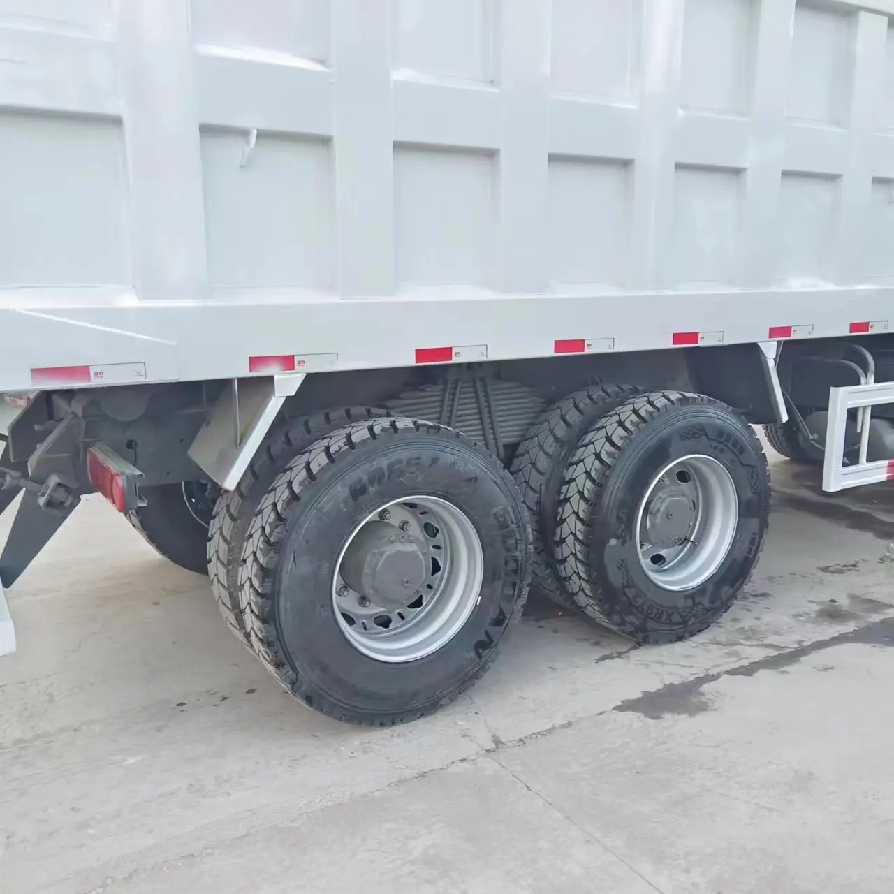 sinotruck howo truck 2021 6x4 tractor truck 10 wheeler used tractor head truck