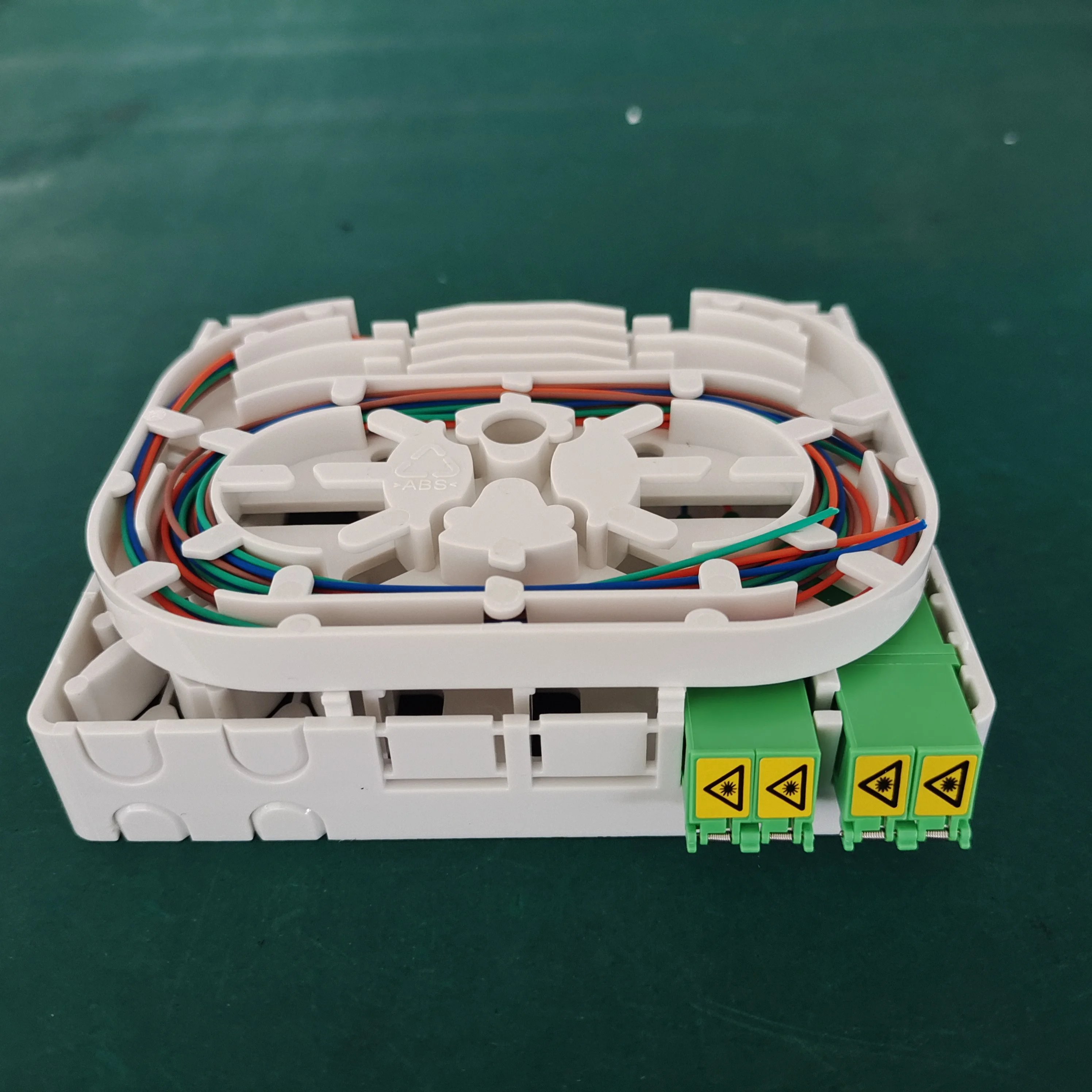 fiber optic equipment mini 4 cores fiber optic  wall mounting terminal  box capacity SC SX /LC DX adapters