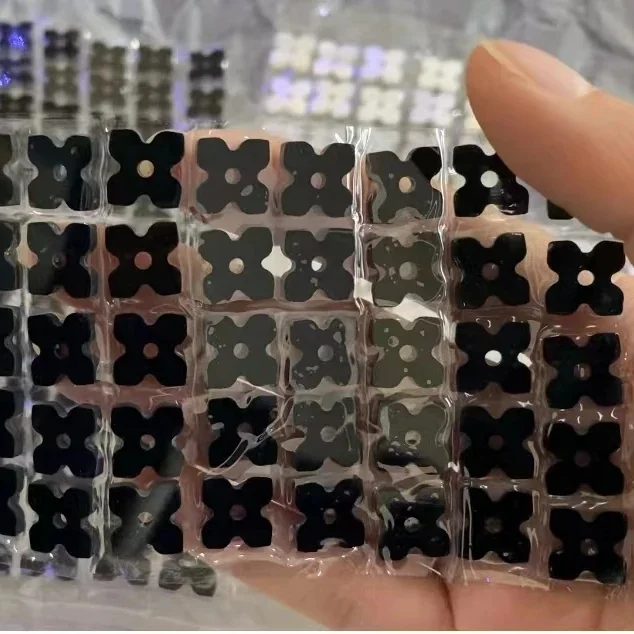 Hot Sales High Polishing Natural Black Agete Stone 13*13*2mm Four Leaf Clover Onyx Stone Black Agate with Hole