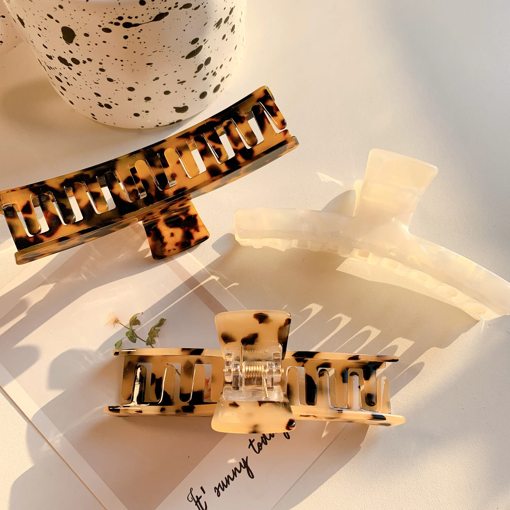 Оптовая продажа корейских женских Модных леопардовых аксессуаров для волос Yucat с большим когтем 11,5 см акриловые большие заколки для волос с уксусной кислотой для девочек