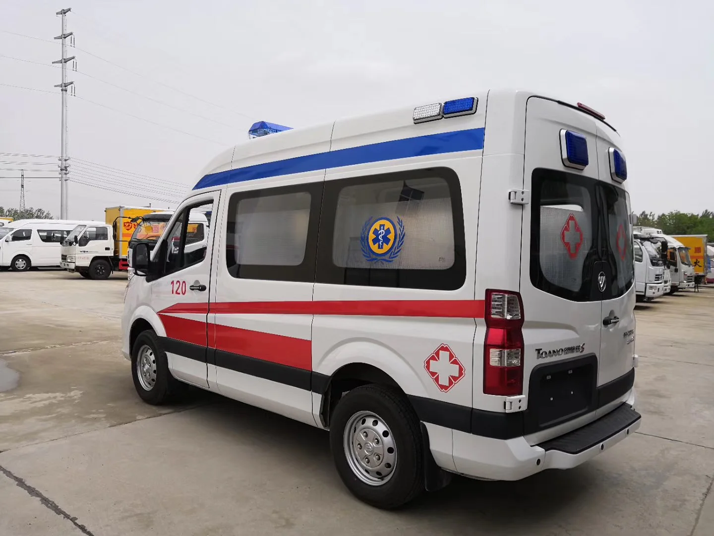 New Gasoline Hospital Cars Car Negative Pressure ICU Ambulance with Cheap Price