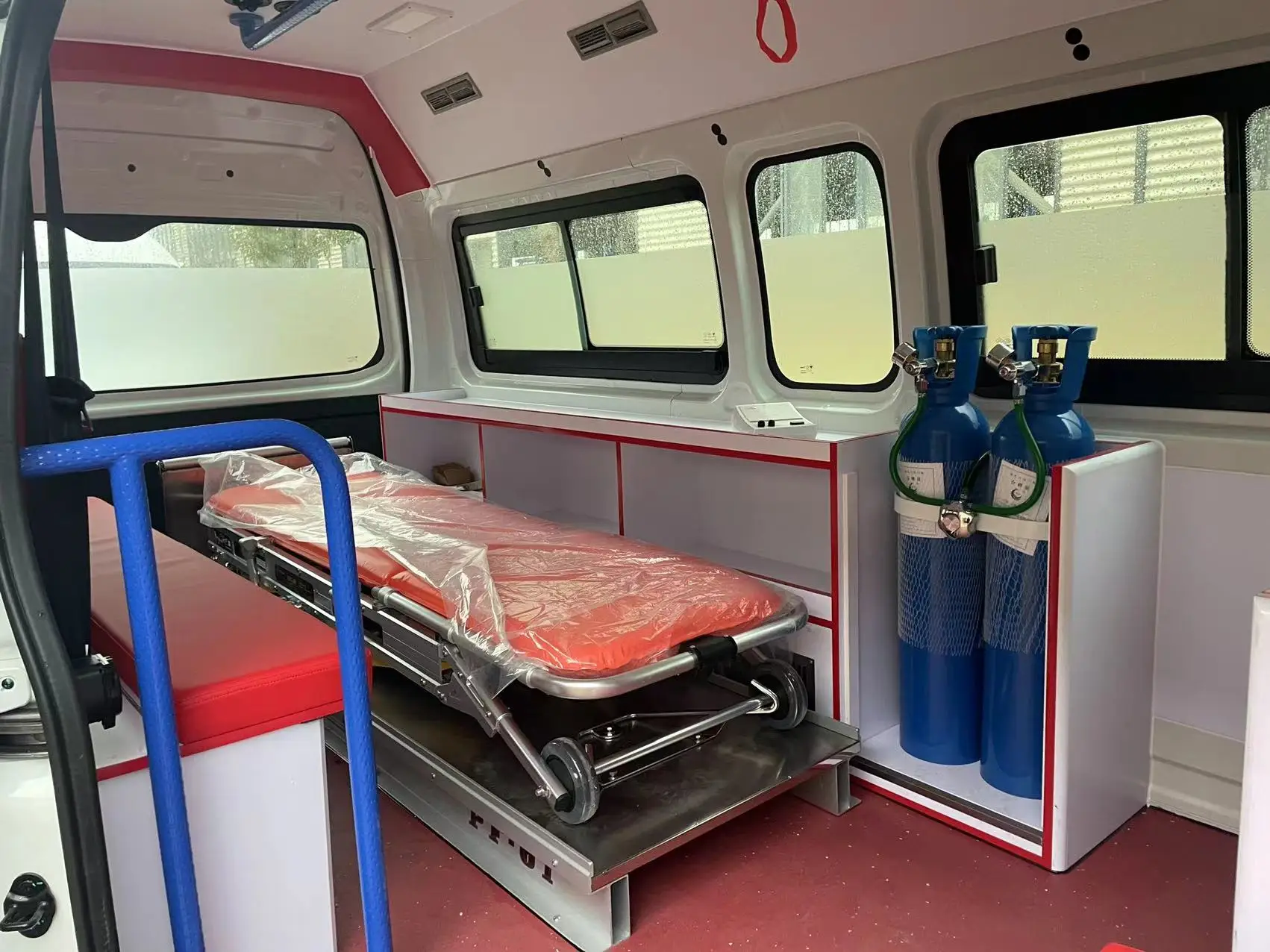 Mid-roof Emergency Hospital First Aid Ambulance Vehicle FOTON G7 Monitoring High Quality Medical ICU Ambulance Car