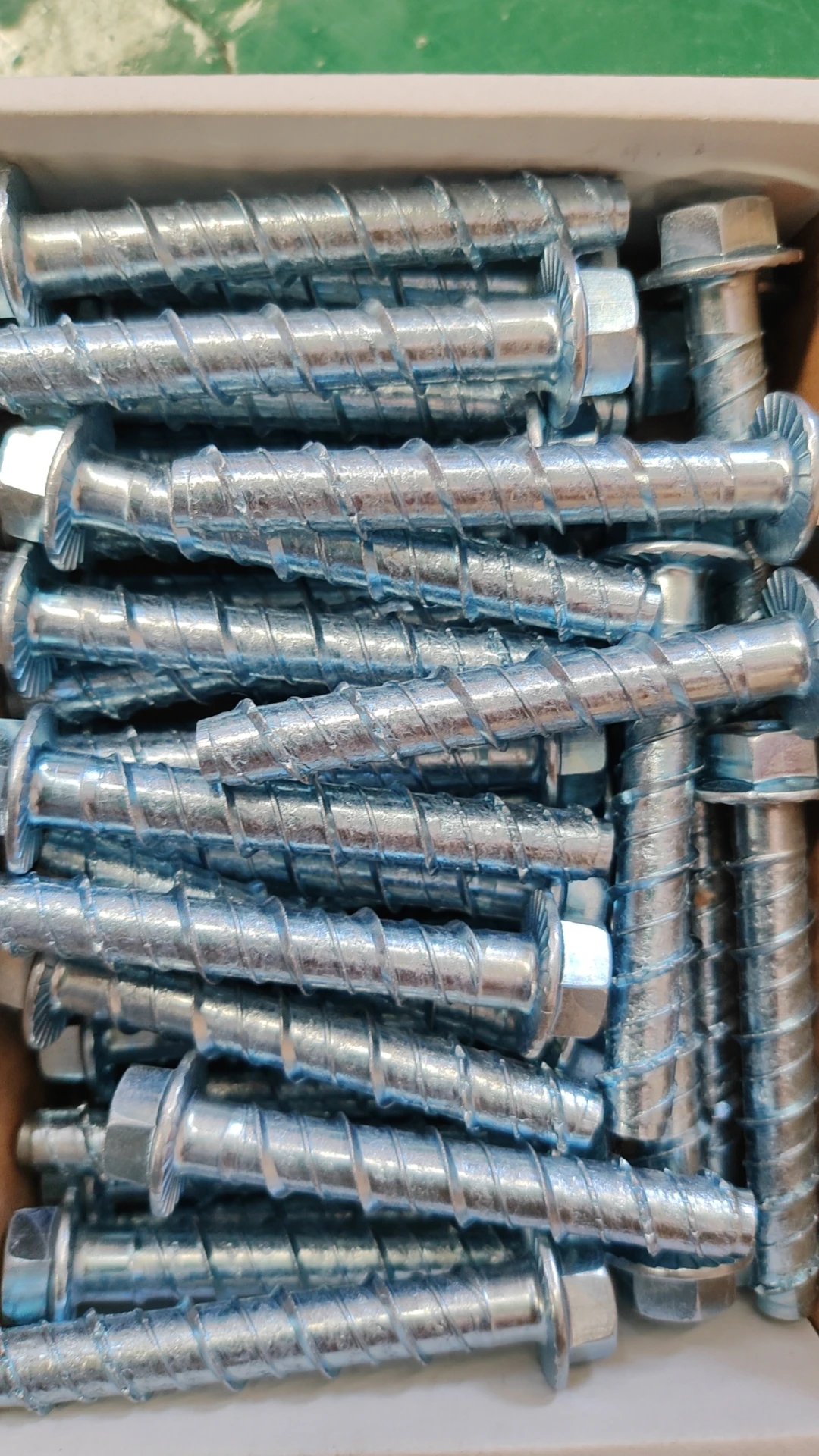 Wholesale Price Carbon Steel Galvanized Masonry Screw Bolt Bolts Concrete Screw Anchor Masonry Anchor Cement Anchor