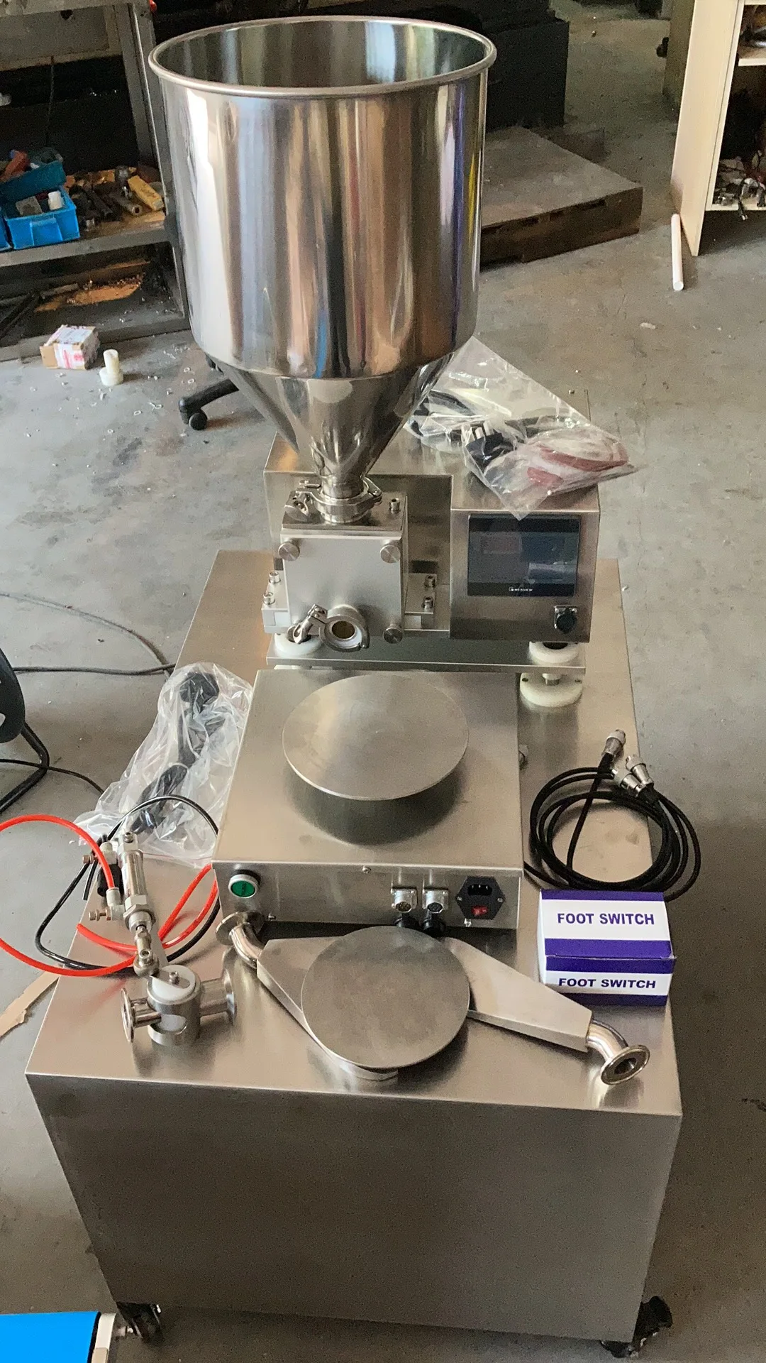 Small cake filling cake coating icing cake icing smoother machine