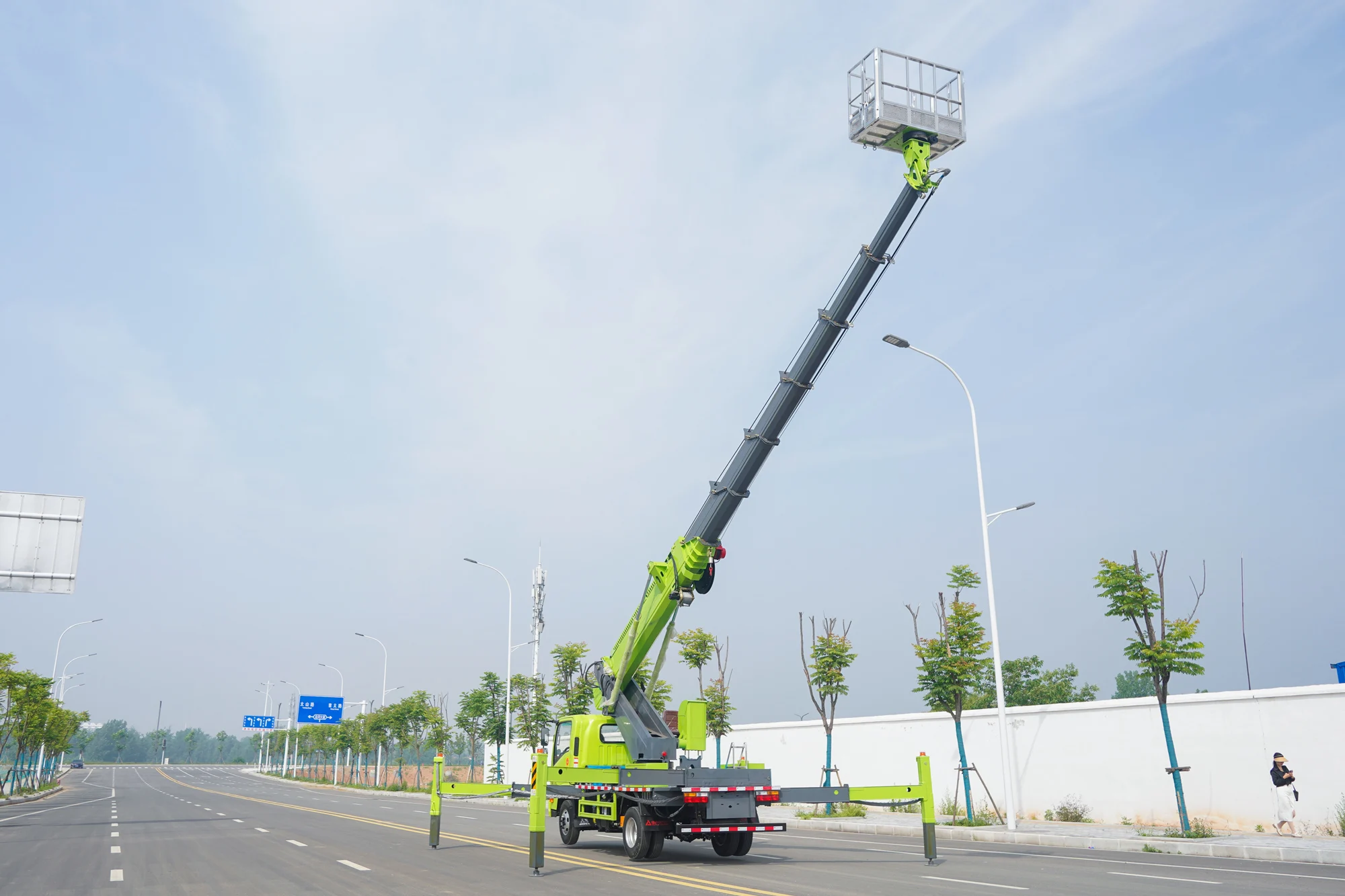 Rayat factory DAYUN direct sales for housing construction city maintenance 28M 30M 34M 45M truck mounted aerial work platform