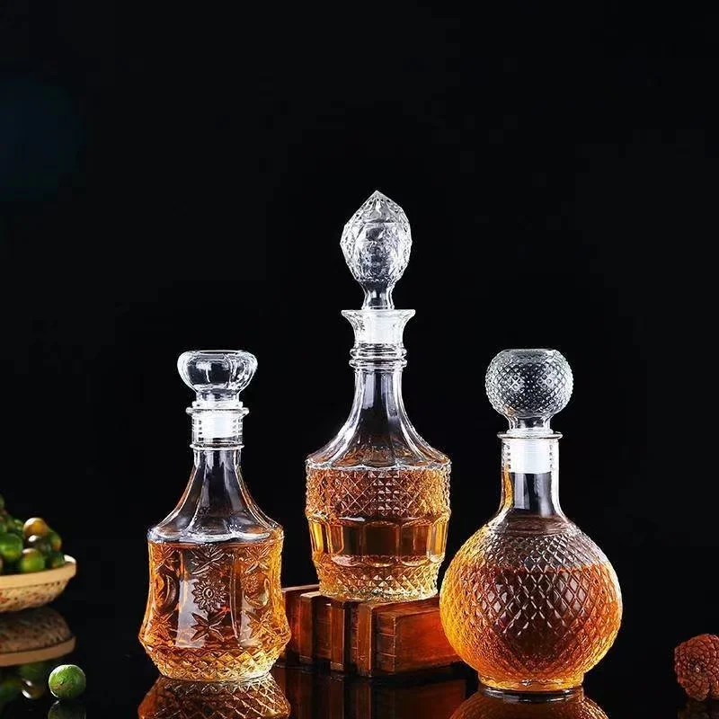 Wholesale Cheap Mini Embossed Design Insulated Glass Wine Bottle Glass Decanters