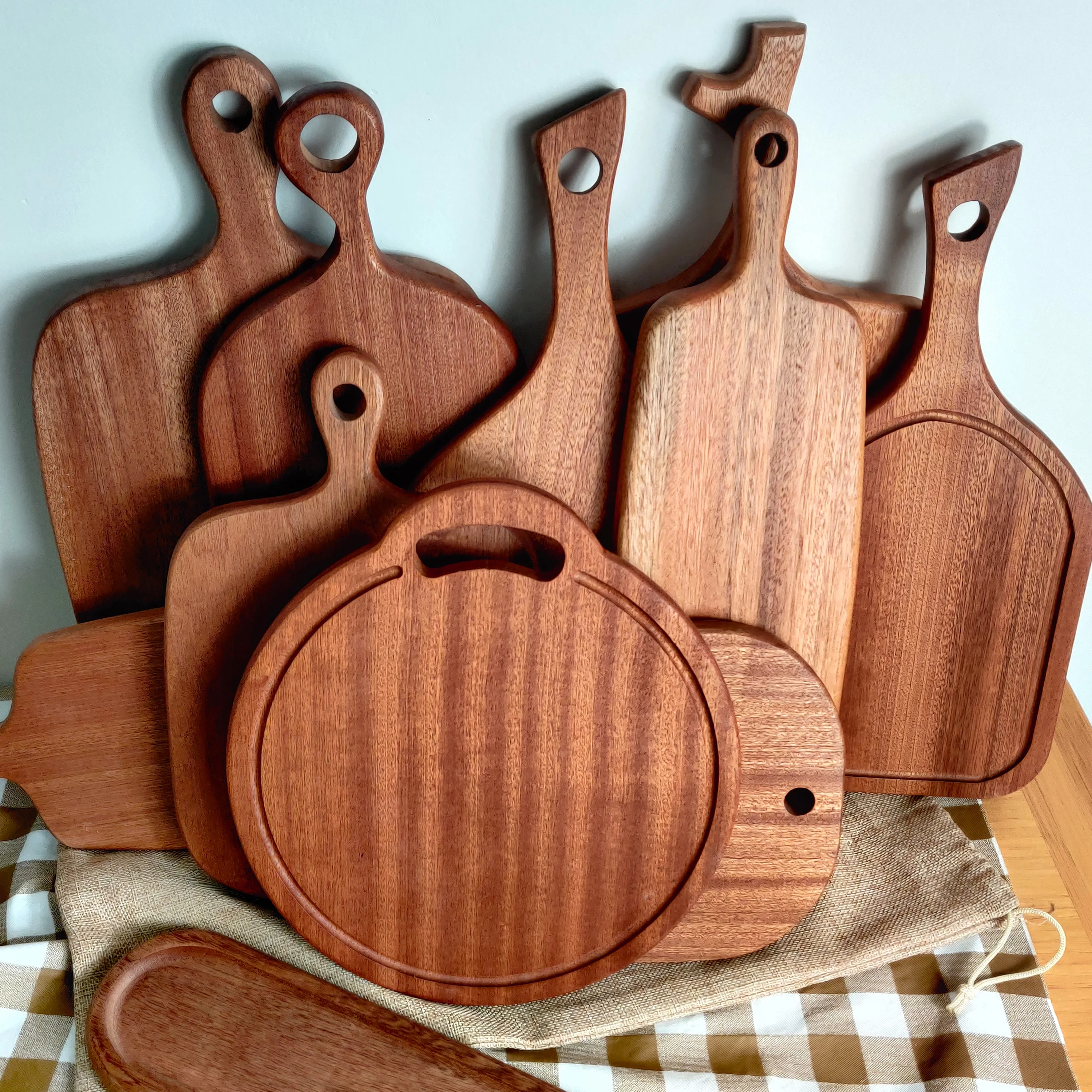 YCZM wholesale kitchen thick large bulk blank round personalized custom wood bamboo cutting board with handle