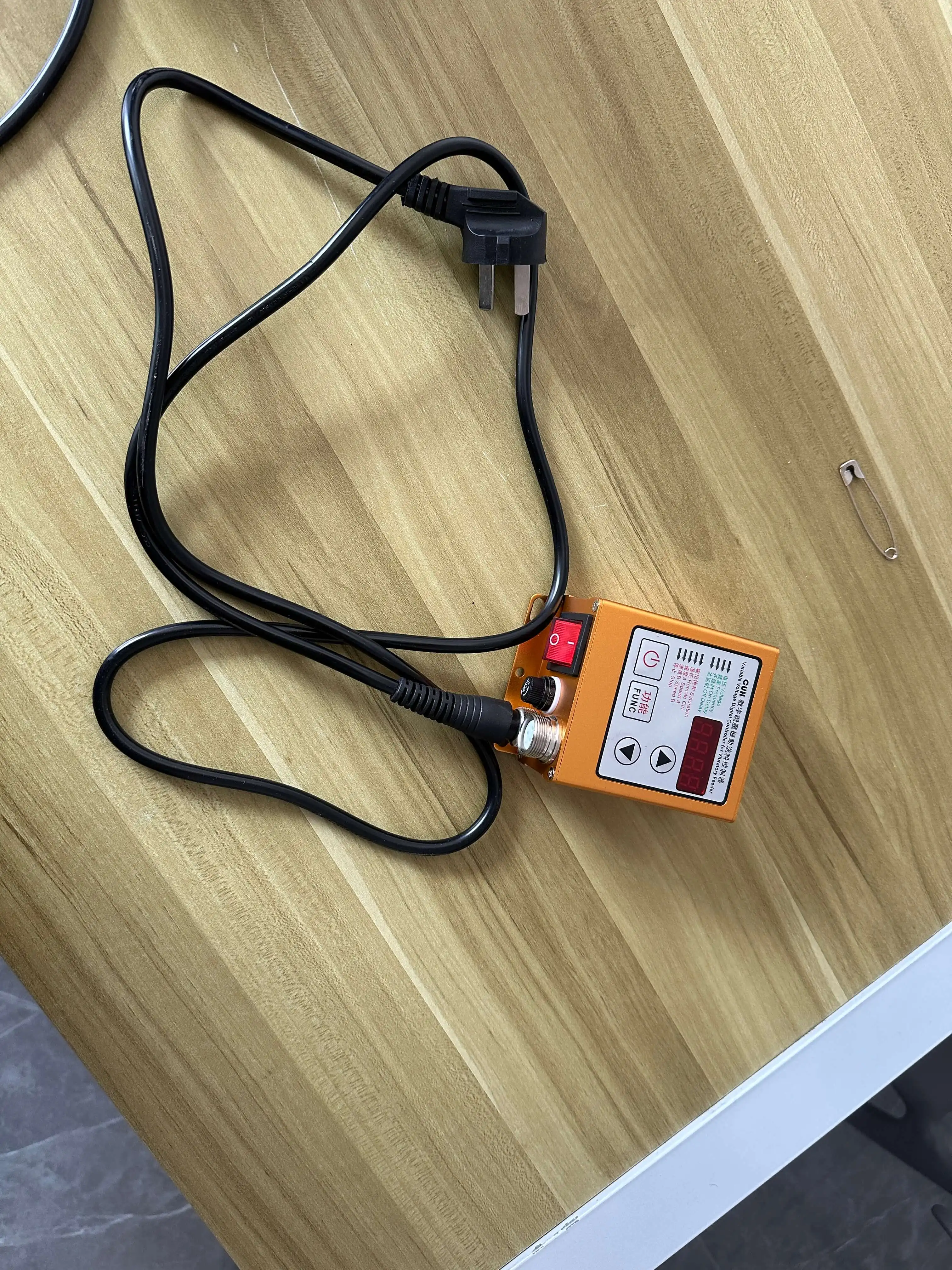 304 Stainless Steel Gzv1 Mini Linear Electromagnetic Vibrating Feeder Machine For Petals/Test