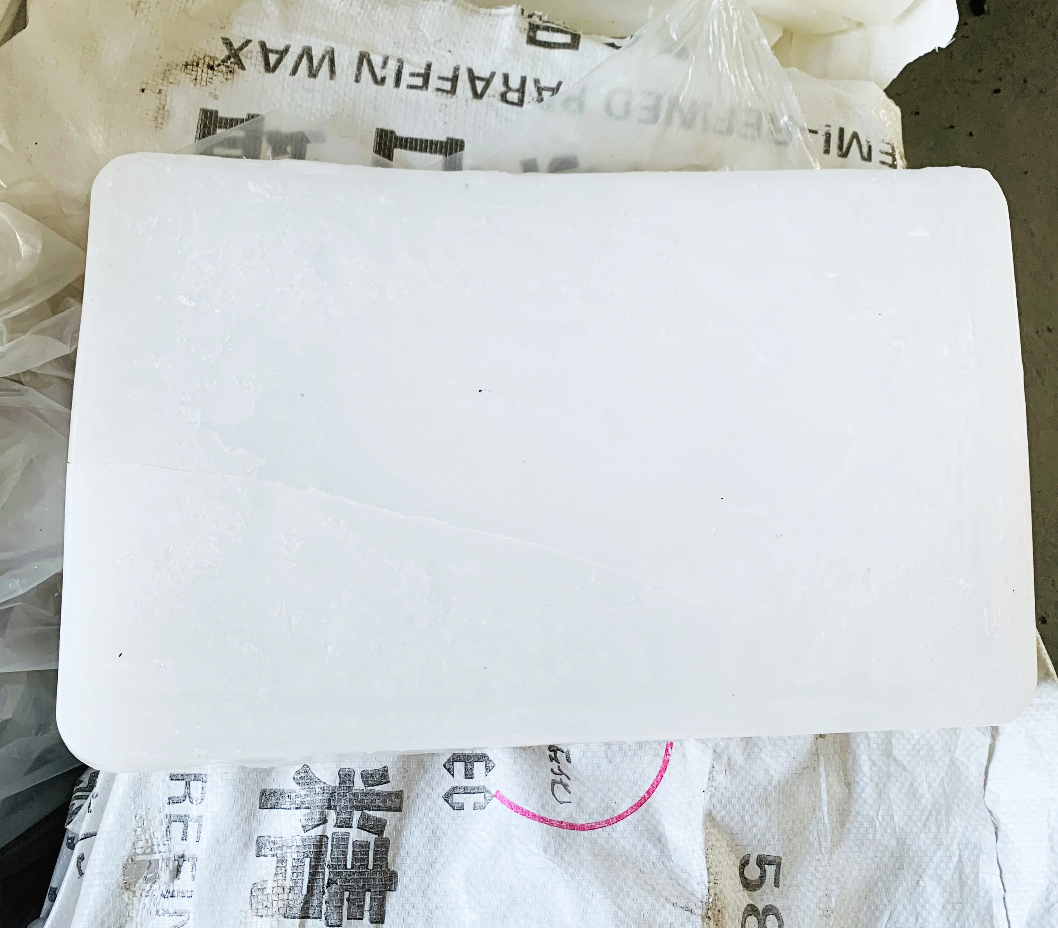 Wholesale China Supplier High Quality Fully Refined Semi Refined Crude Paraffin Wax for Candle Making in Bags