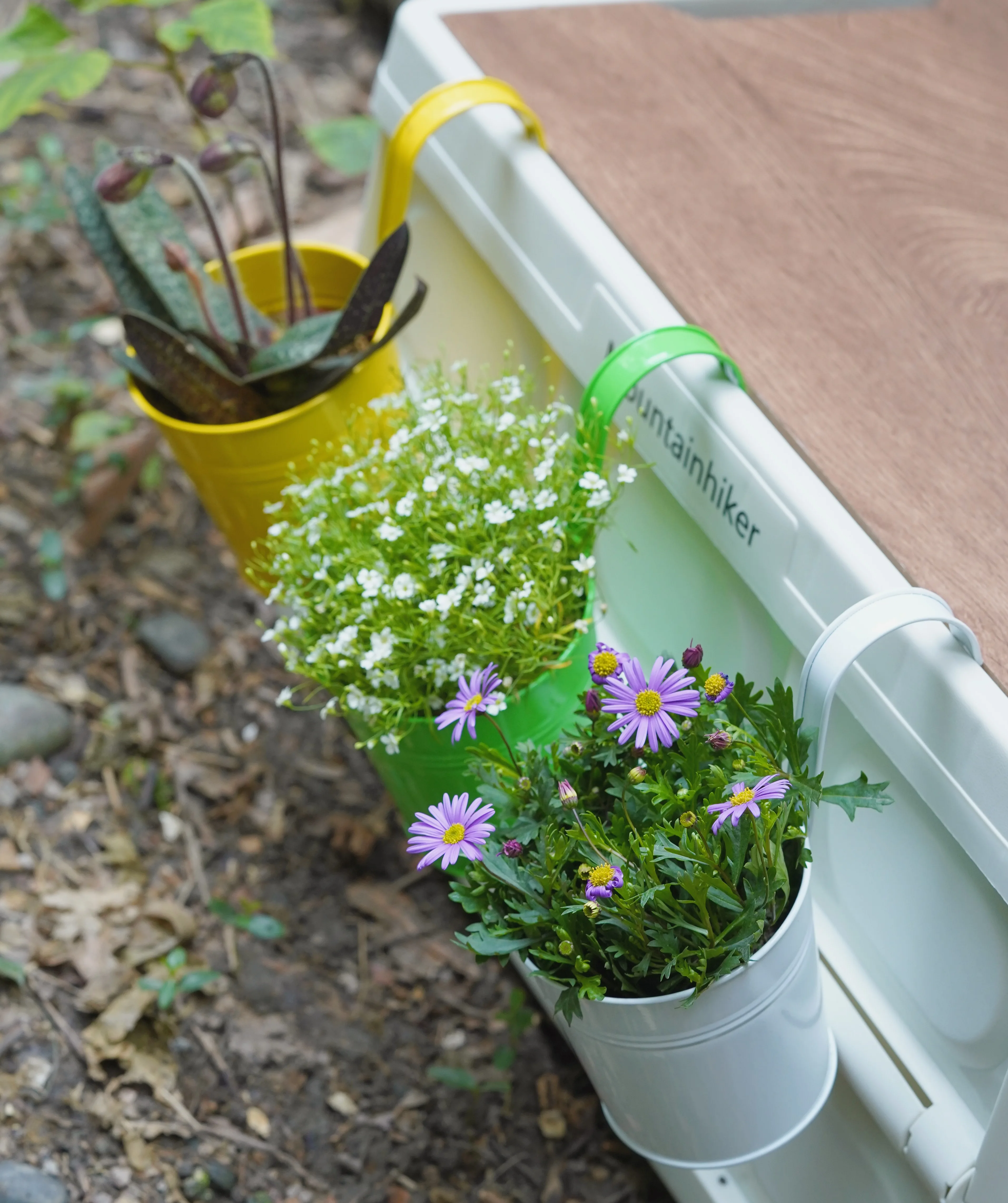 White Metal Flower Pot Small Hanging Garden Custom Galvanized Planter For Home Garden Decoration