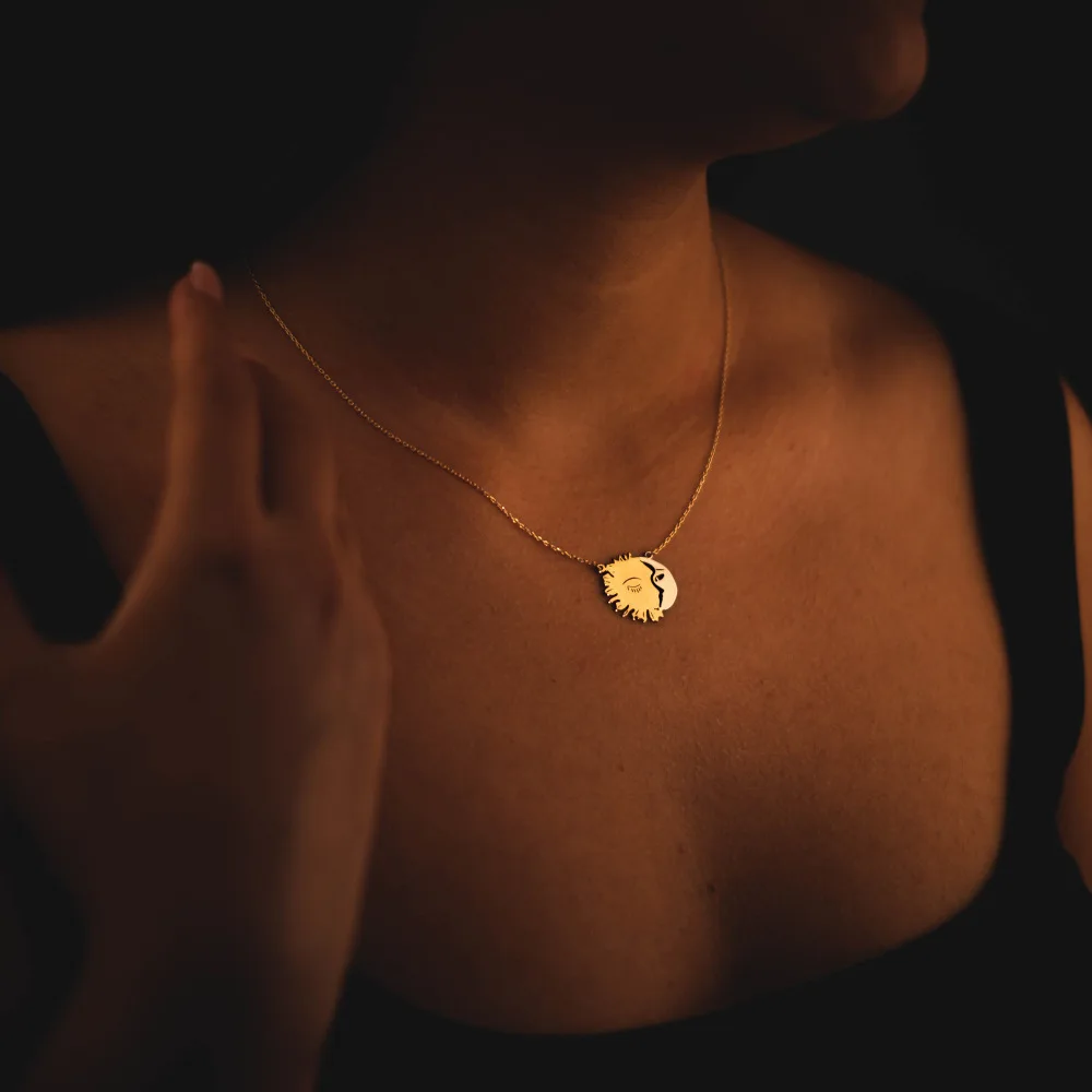 N1956 Waterproof&Non Tarnish Fashion Stainless Steel Two-tone Sun Moon Pendant Necklace Face Choker Necklace