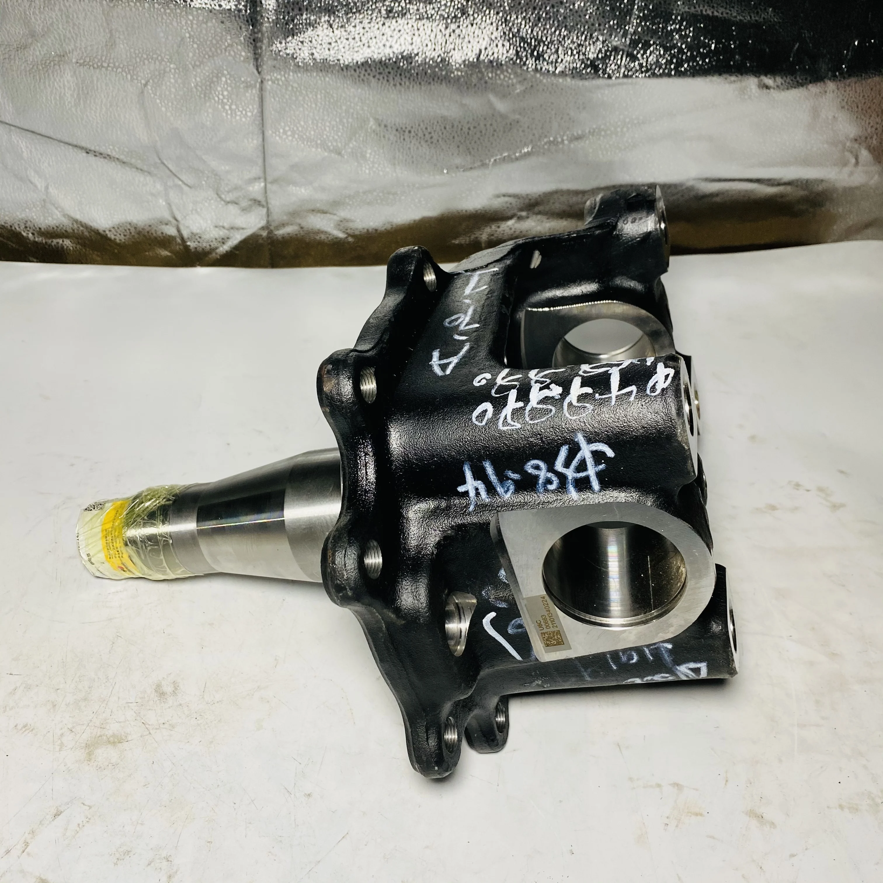 Factory Professional 81.44201.0143 Left Steering Knuckle Spare Parts For Shacman F2000