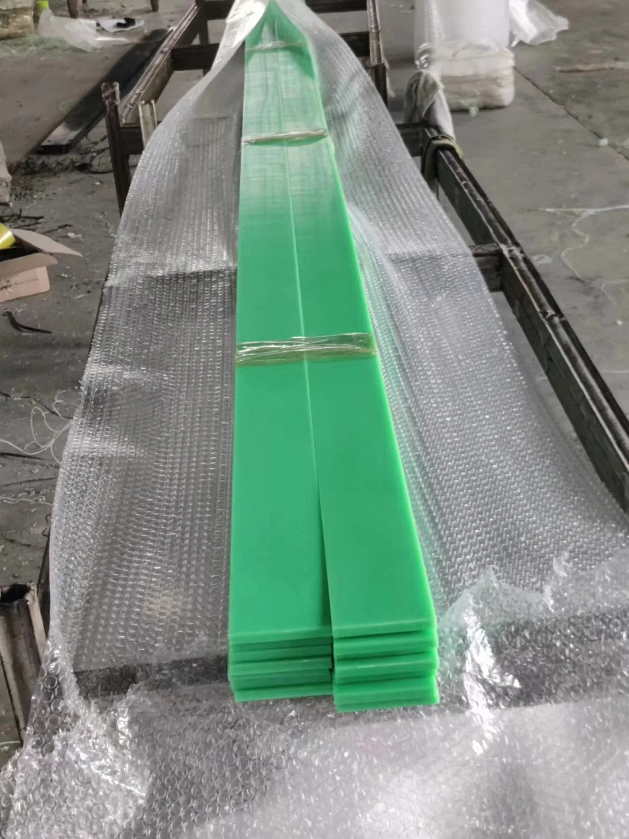 Customized cutting and forming PE guide rail, chain backing, chain protection, heightening and stability