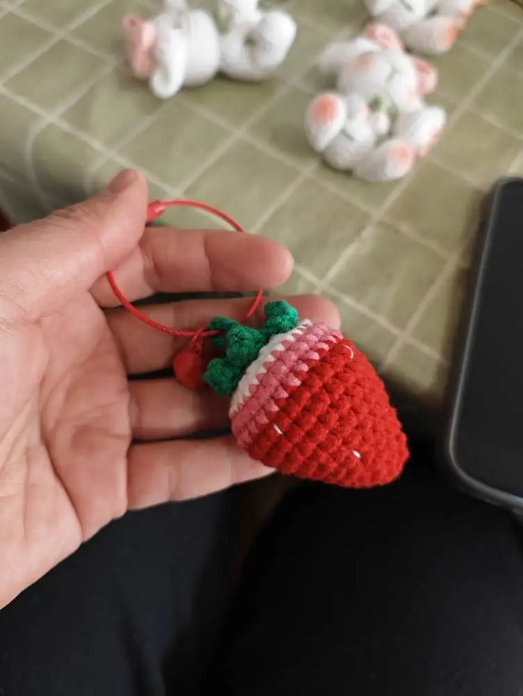 Exquisite Hand-woven Sweet Strawberry Keychain Pendant Crochet Fruit Pendant Gift Finished Product