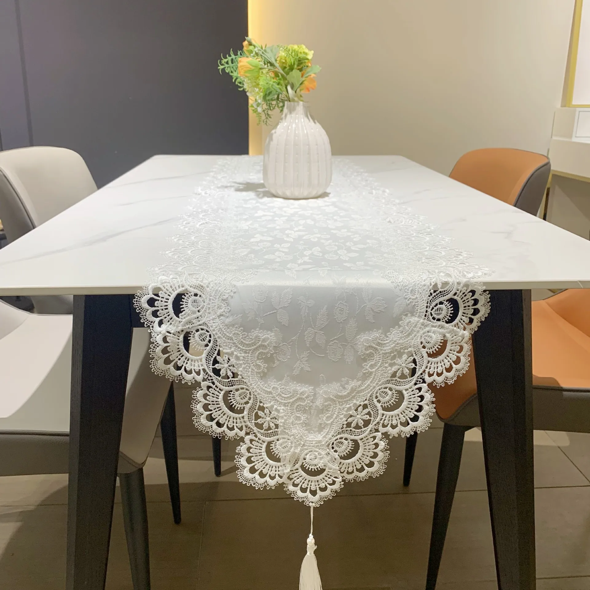 American Style Wholesale Jacquard Luxury Gold Color Decorative Lace Long Table Runner For Living Room