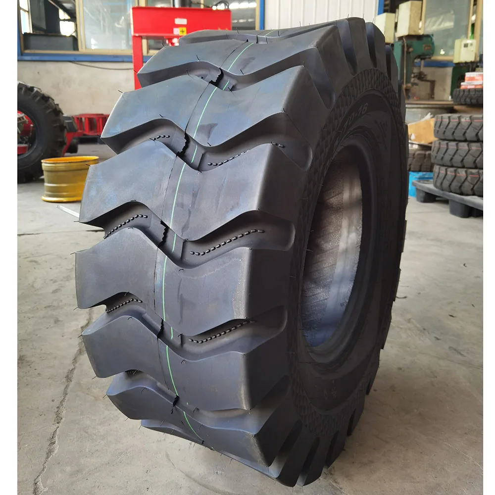 Китайская Высококачественная шина для Компактного Погрузчика, пневматическая шина для промышленных автомобилей 20,5/70-16 16/70-20 24 405/70-24 20,5/70-17,5