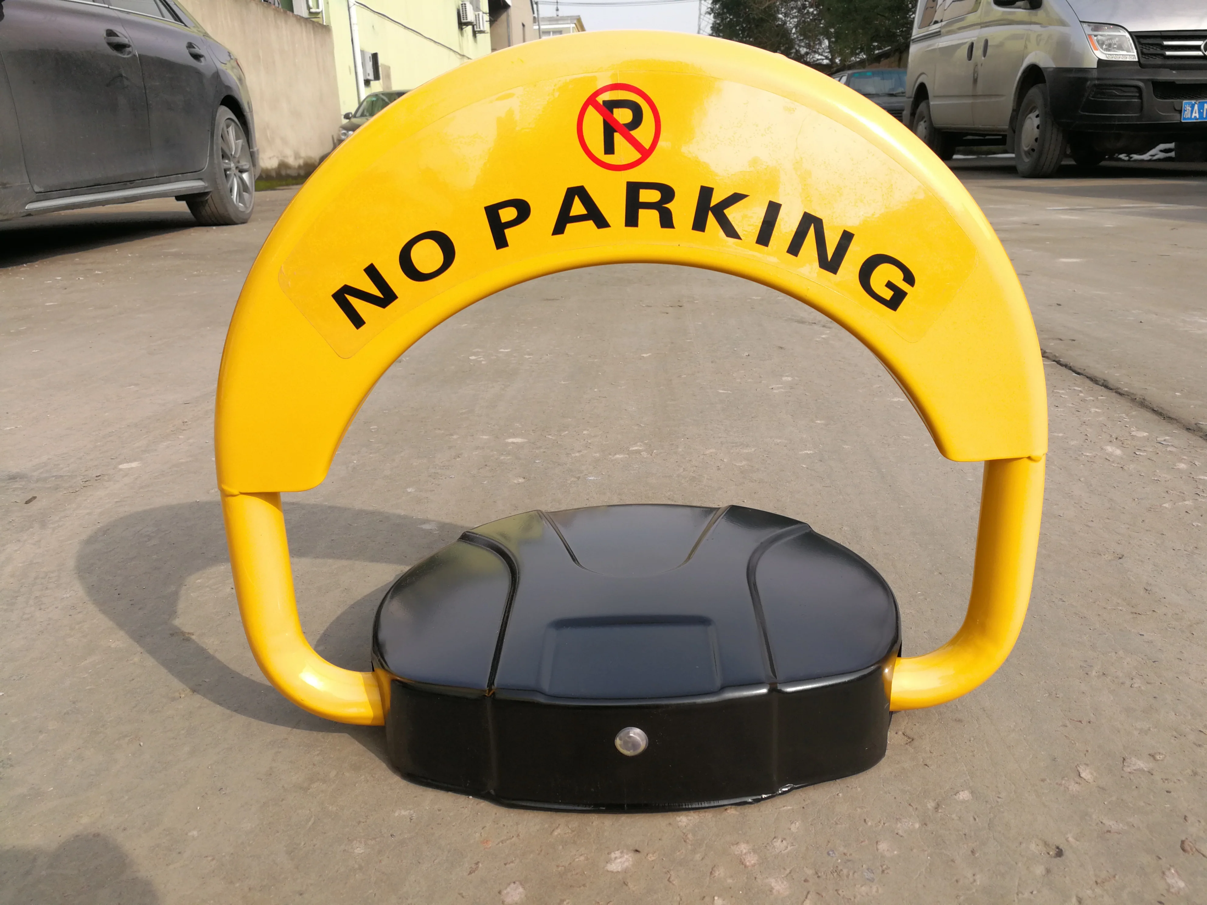 Heavy Duty 460*330*400mm Lifting Size Anti-Steal Automatic Remote Control  Parking Wheel Lock for Personal Parking Lot Safety