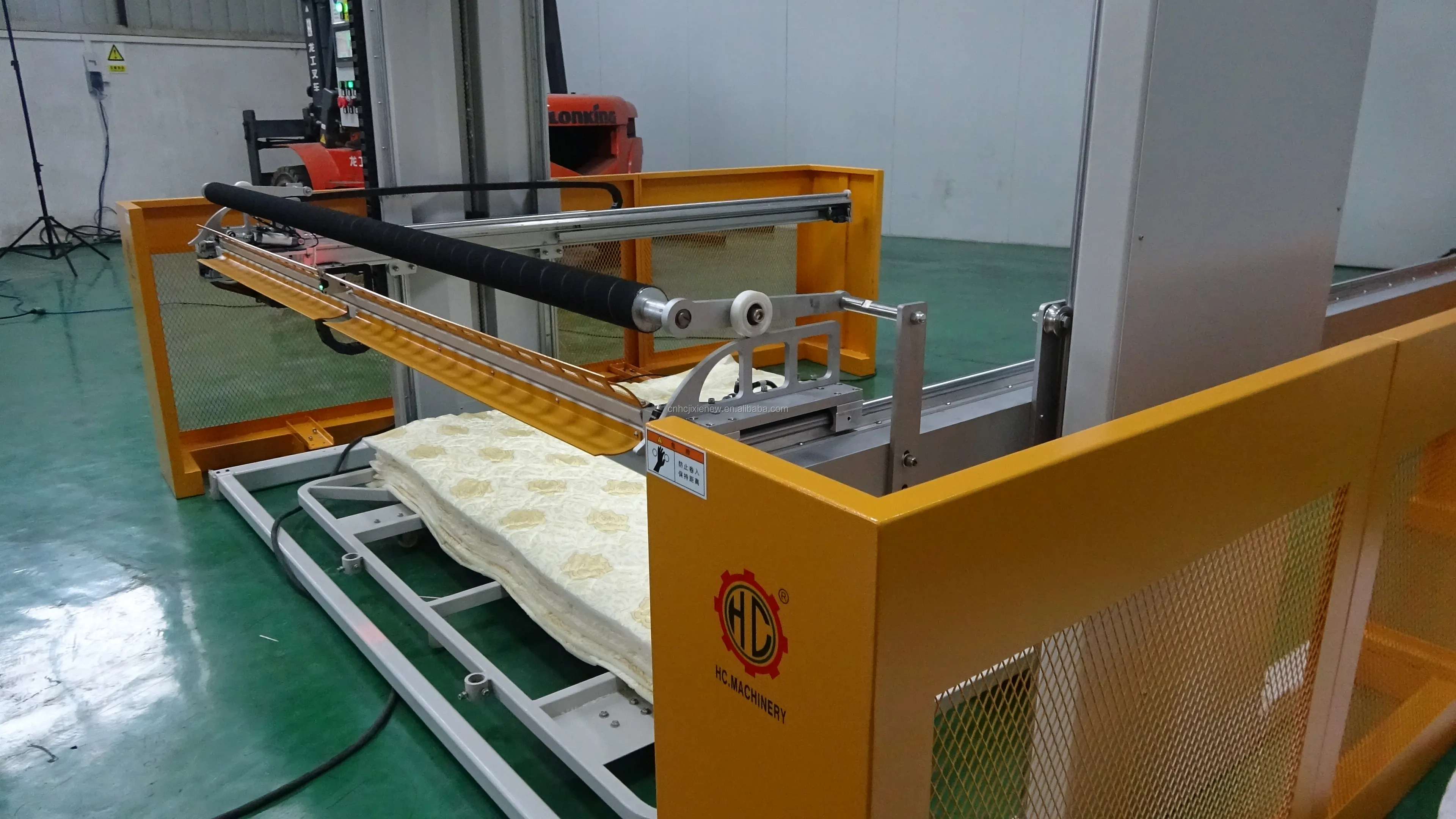 Popular quilting equipment automatic stacking machine mattress fabric stacking machine