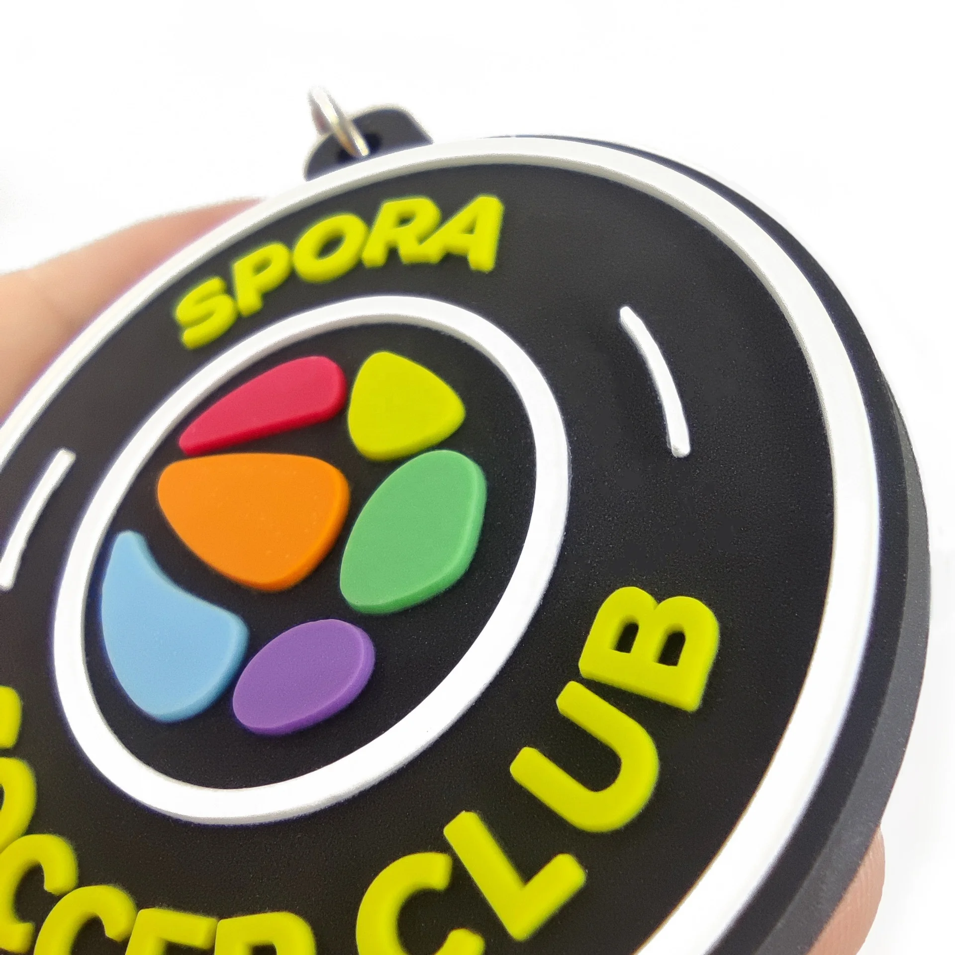 Wholesale round keychain soft 2d 3d logo pvc keyring custom logo pvc rubber keychain