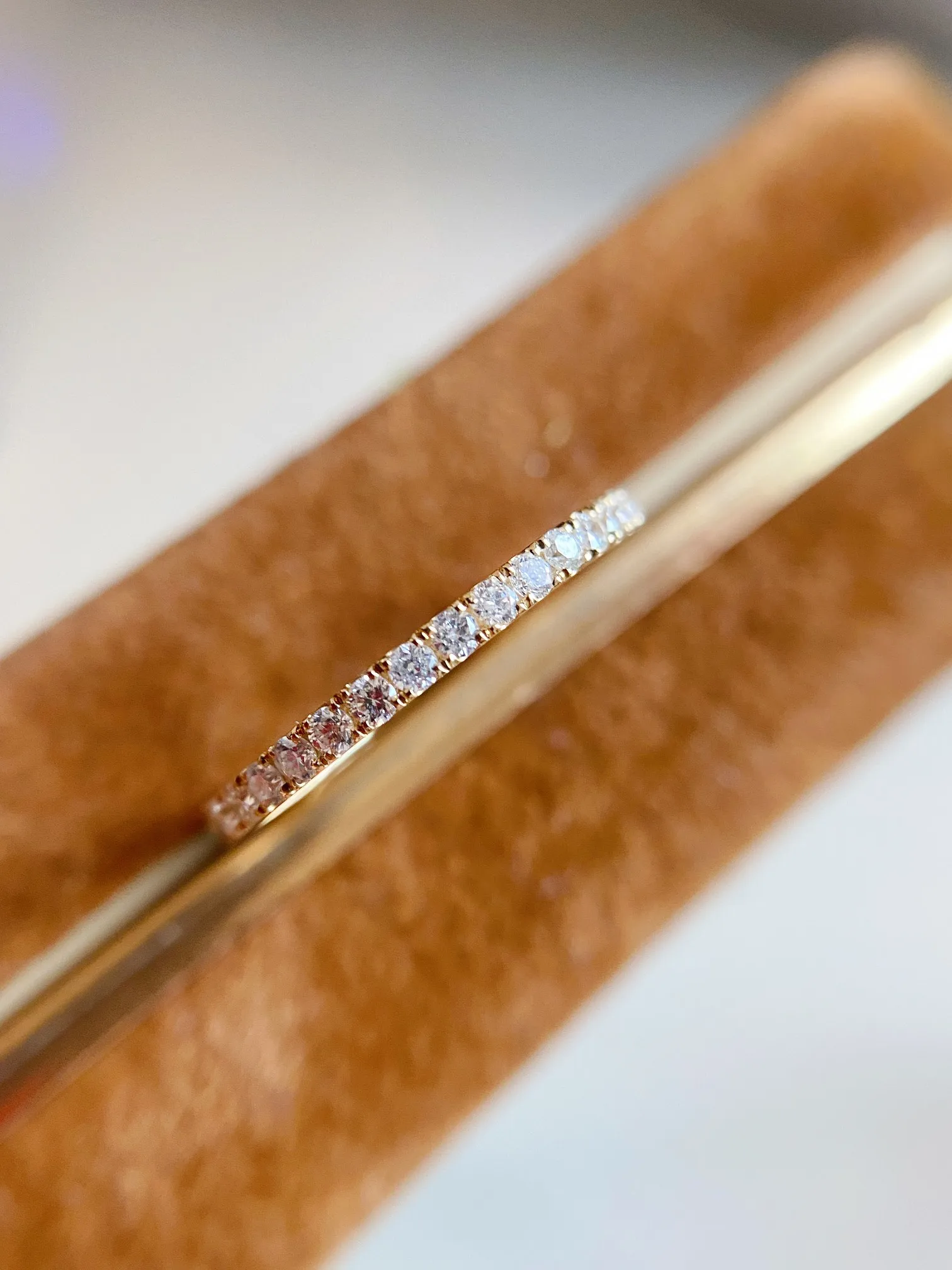 Lerca Fashion Ladies Engagement Wedding Band Design 18K Real Solid Yellow Gold 0.1ct Natural Diamond Ring Fine Jewelry