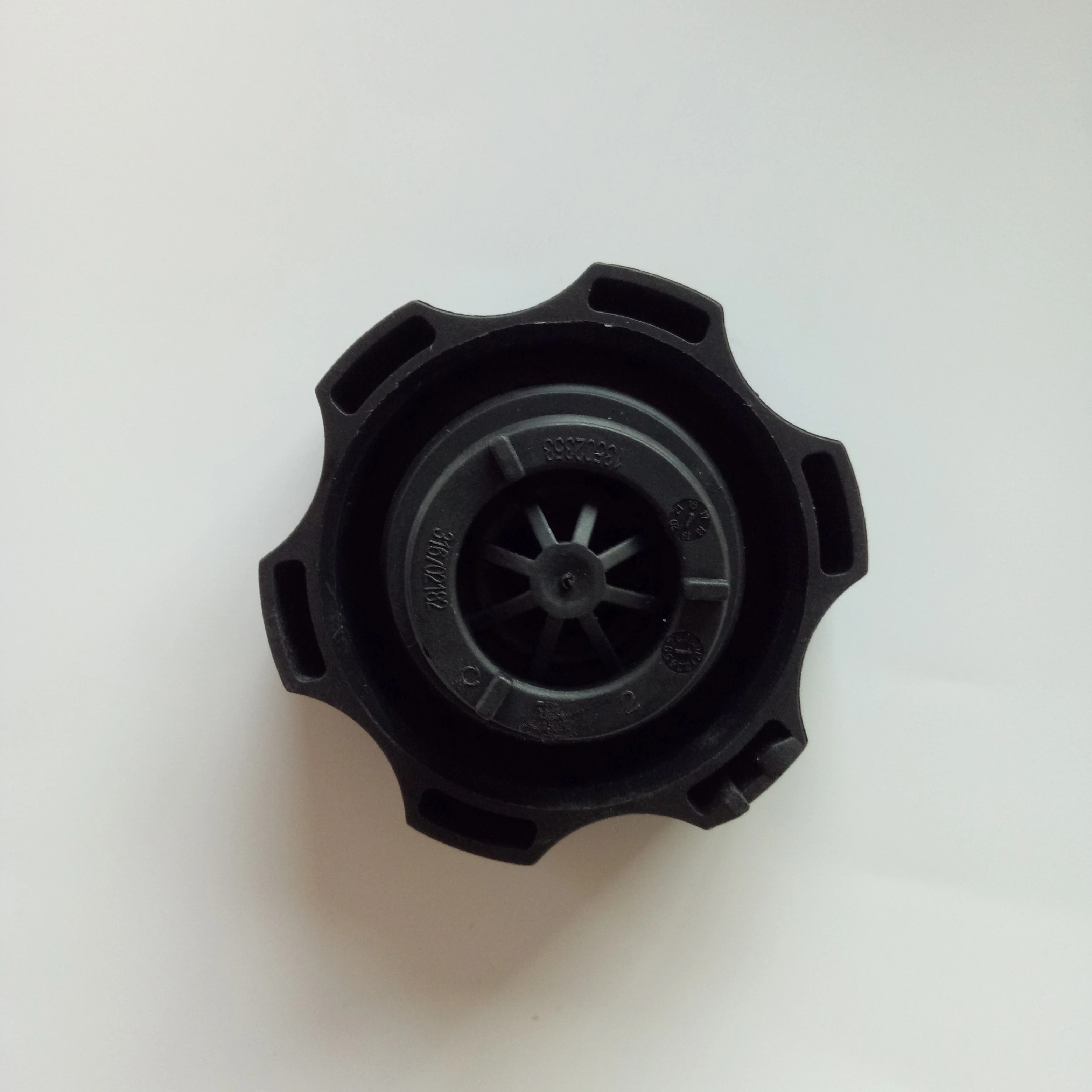 Coolant Expansion Tank cap  RADIATOR CAP for GM OEM 13502353 1305248