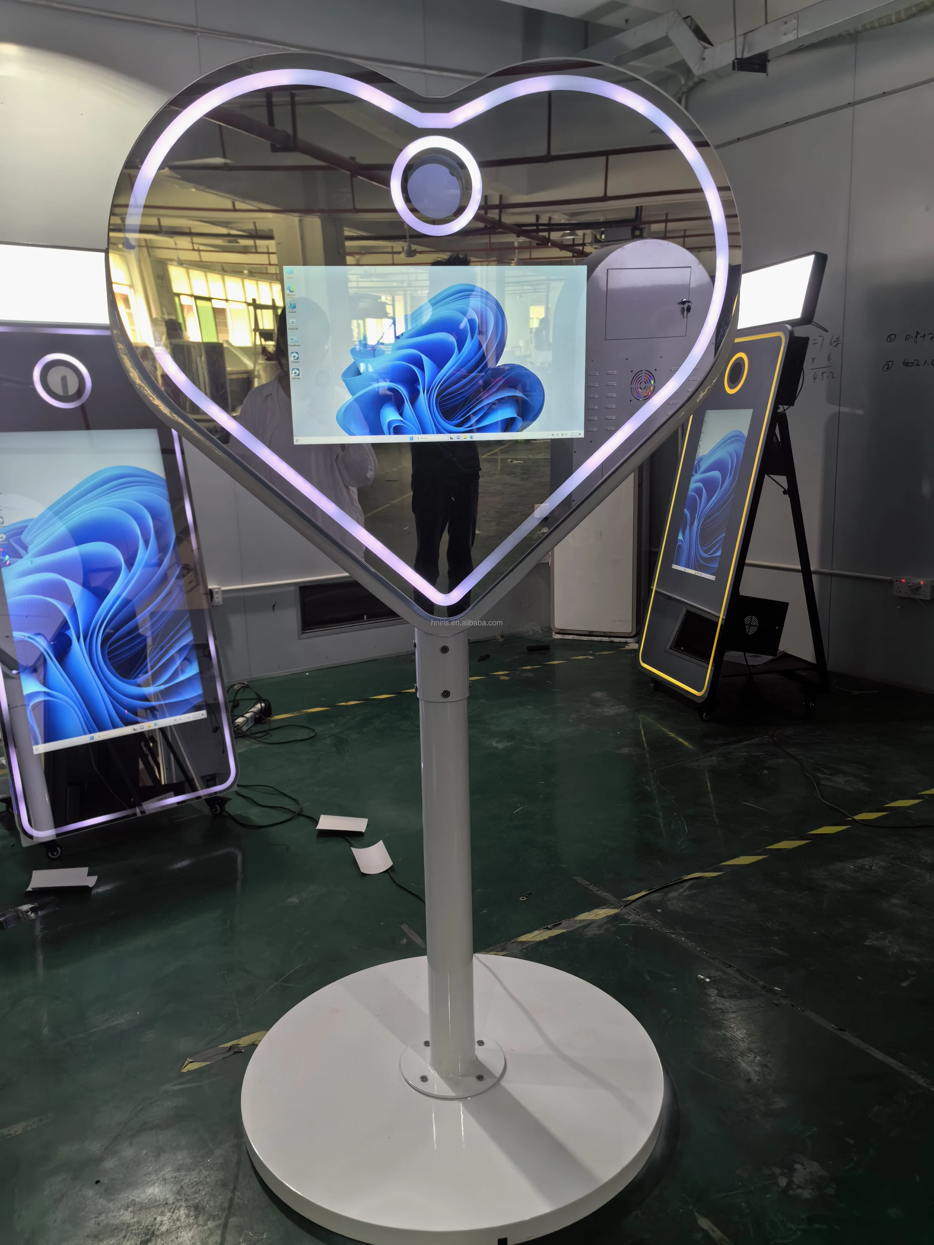 Best Mirror Touch Screen Mirror Wedding Photo Booth 65 Inch Touch Screen Mirror Photo Booth For Party