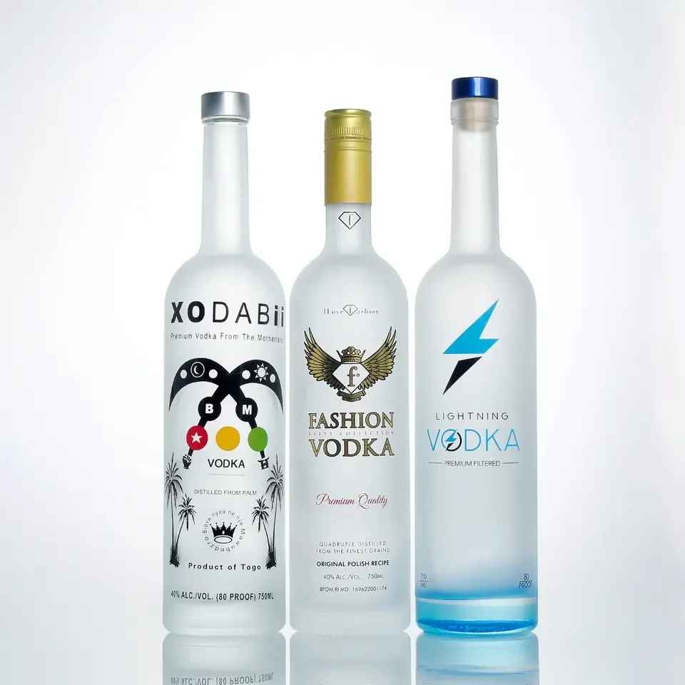 700ml 750 Ml Vodka Frosted Bottle Black Matte Corked 500 Ml Glass Bottles For Alcoholic Whisky Manufacturer Wholesale