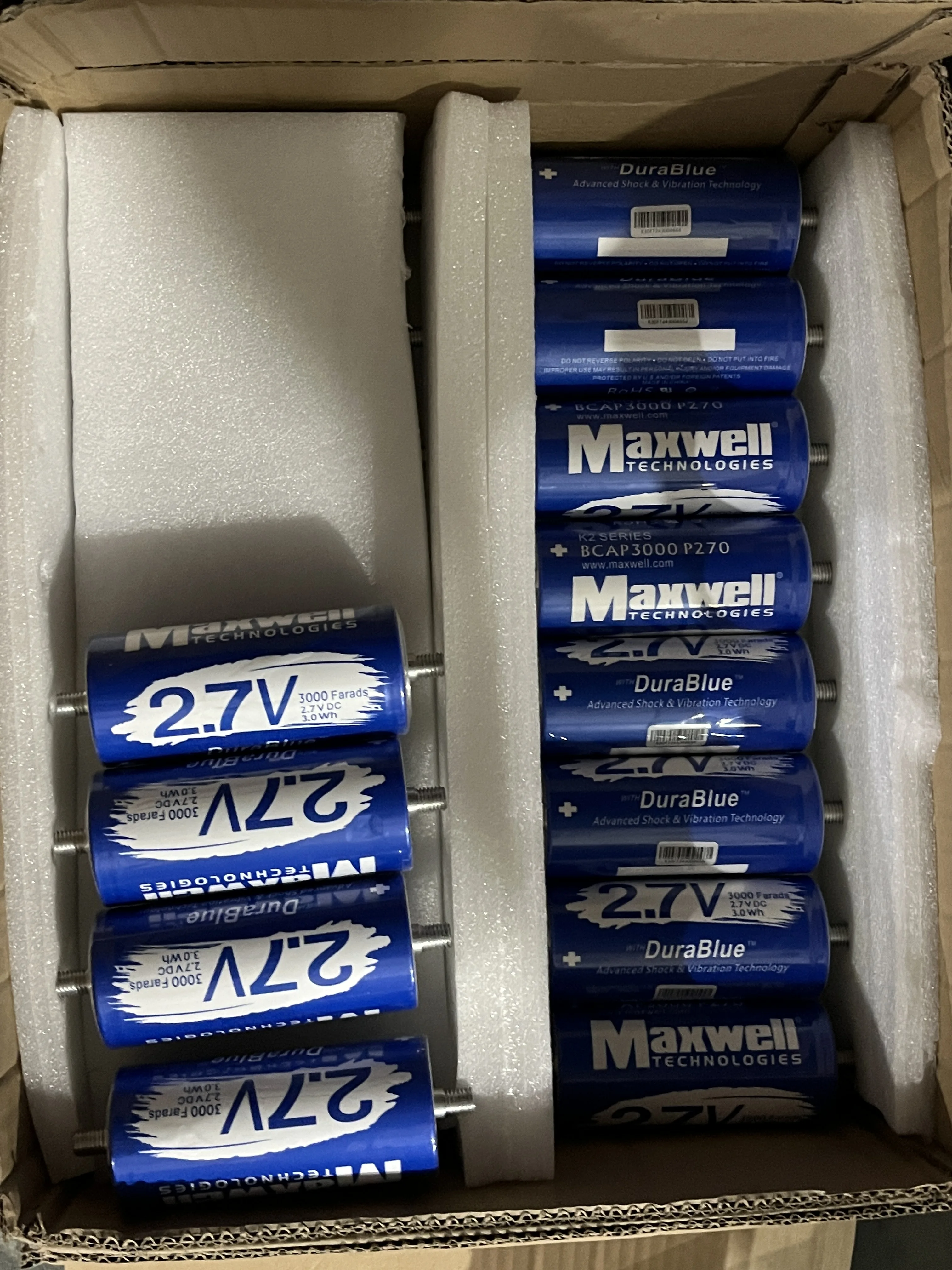 Оптовая продажа Суперконденсатор Maxwell 2 7 В 2700F 3000F цилиндрические аккумуляторные элементы литий-титанат замена для автомобильного аудио