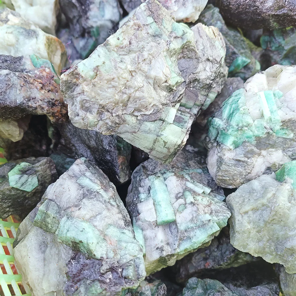 Natural emerald rough stone price wholesale high quality raw emerald stone