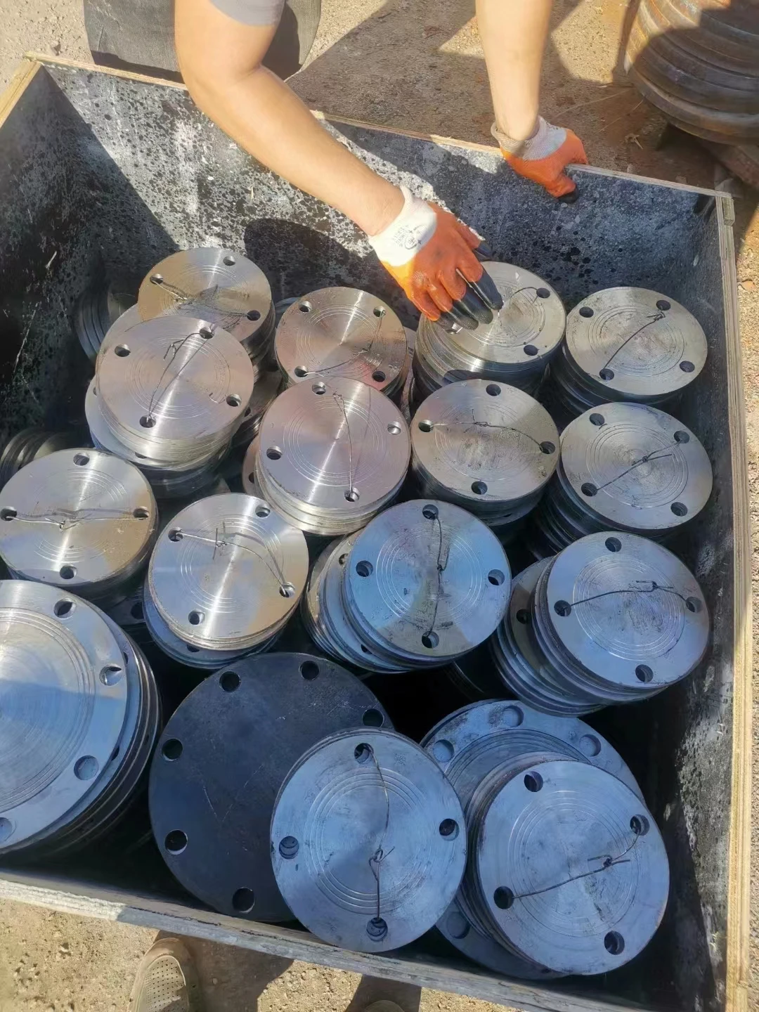 Carbon steel flange blind plate custom welded non-standard plug stainless steel pipe forging flange cover 10 kg