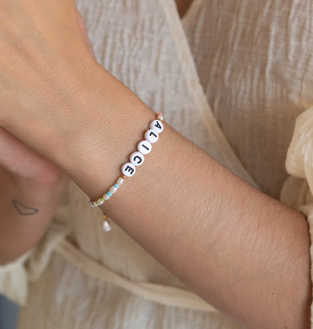 Custom Acrylic Letter Charm Bangle Women Handmade Stainless Steel Natural Pearl Bracelets