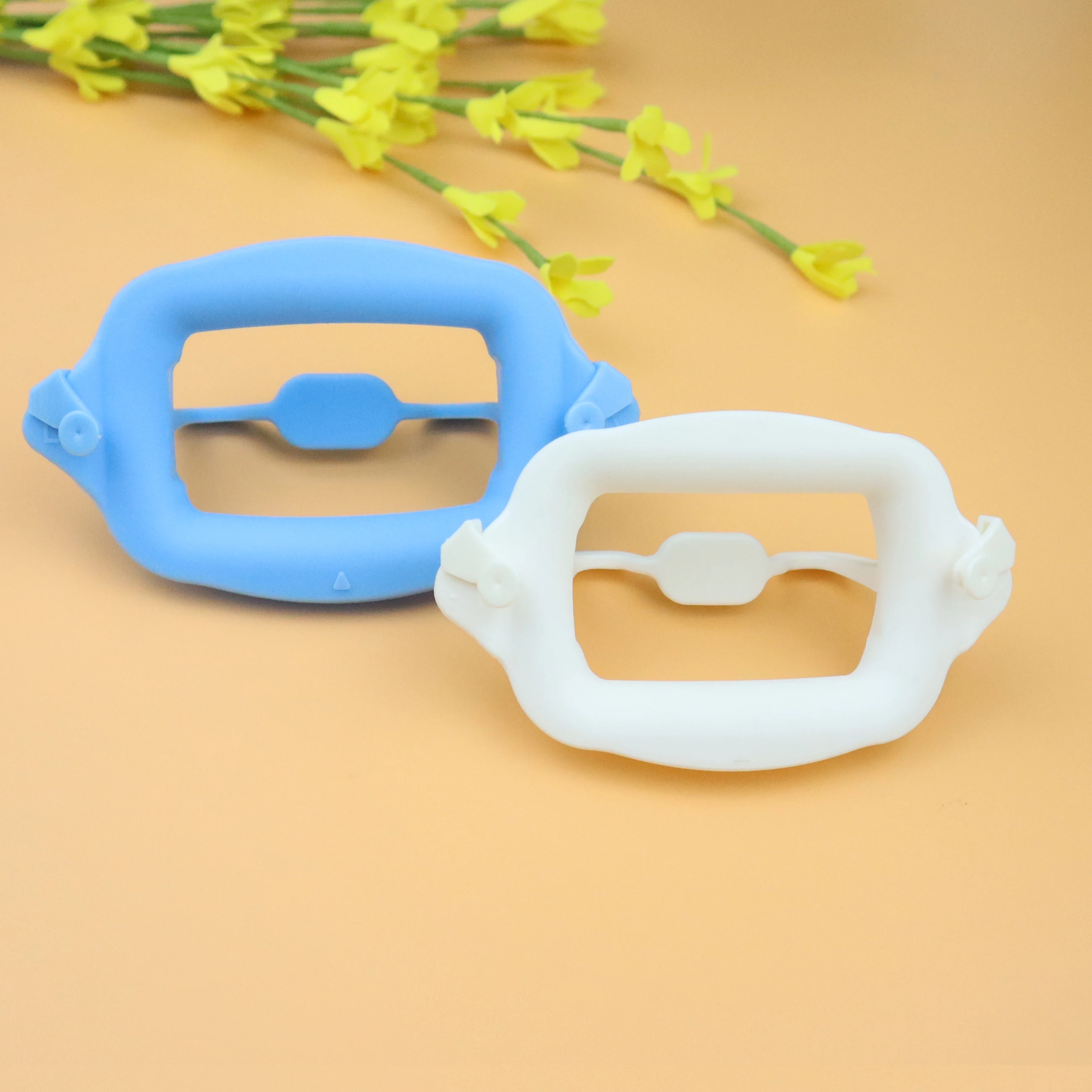 New arrival Silicone Cheek Retractor With Clips Large Dental Cheek Retractor Mouth Lip Opener