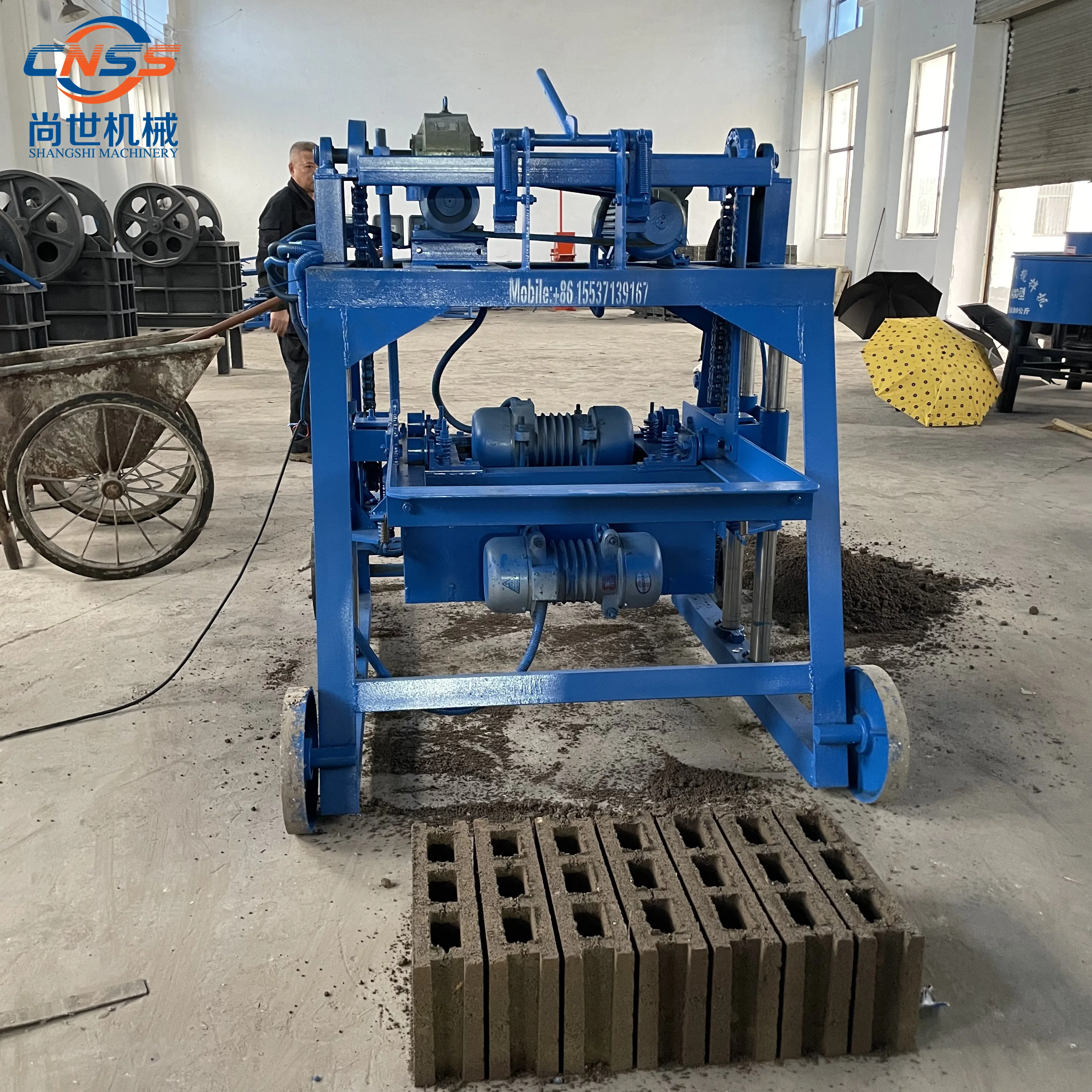 Multi functional large wheel mobile cement brick making machine