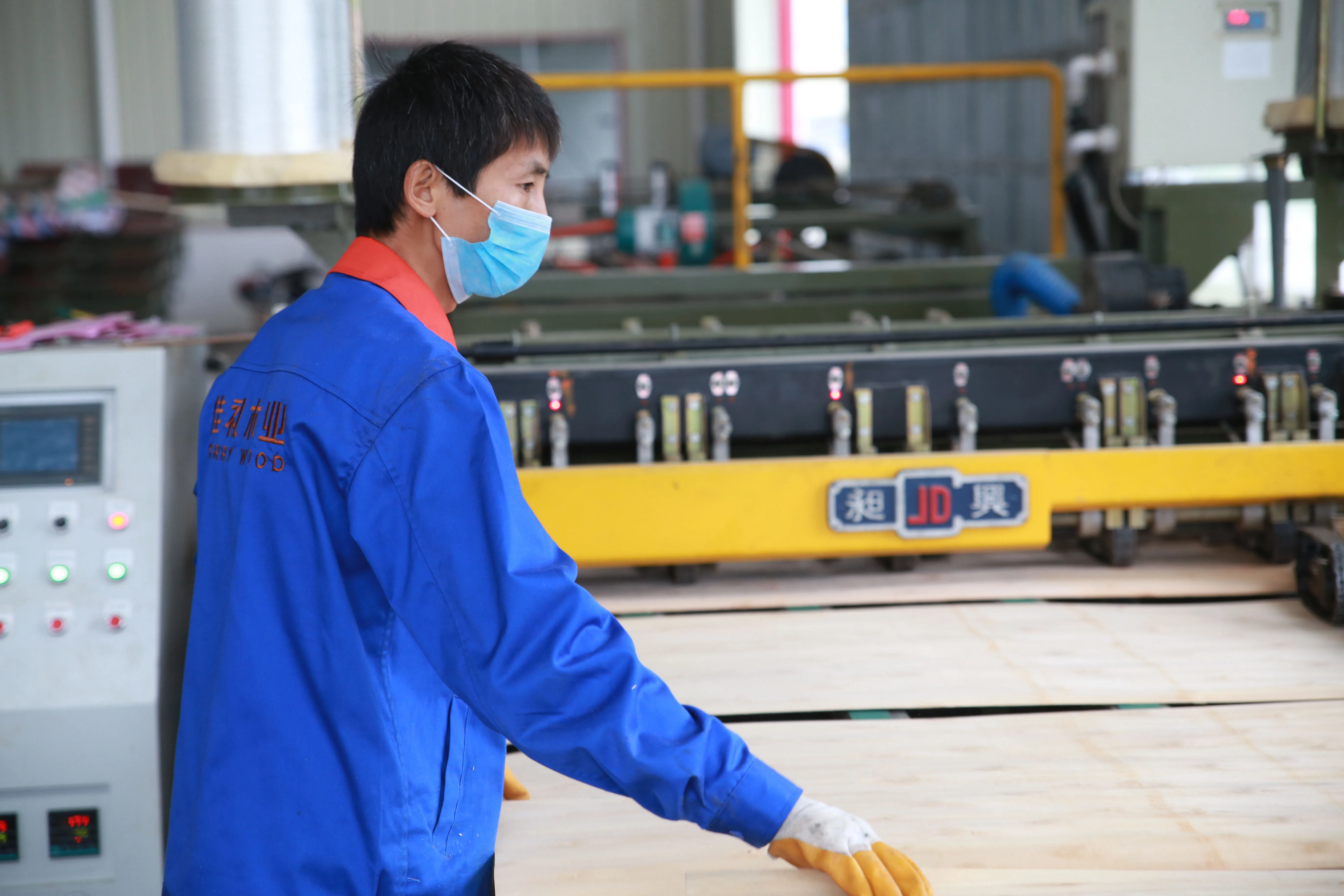 Good Selling 4x8 Feet Wooden Veneer Board Melamine Laminated Plywood Board Block board 18mm For Furniture