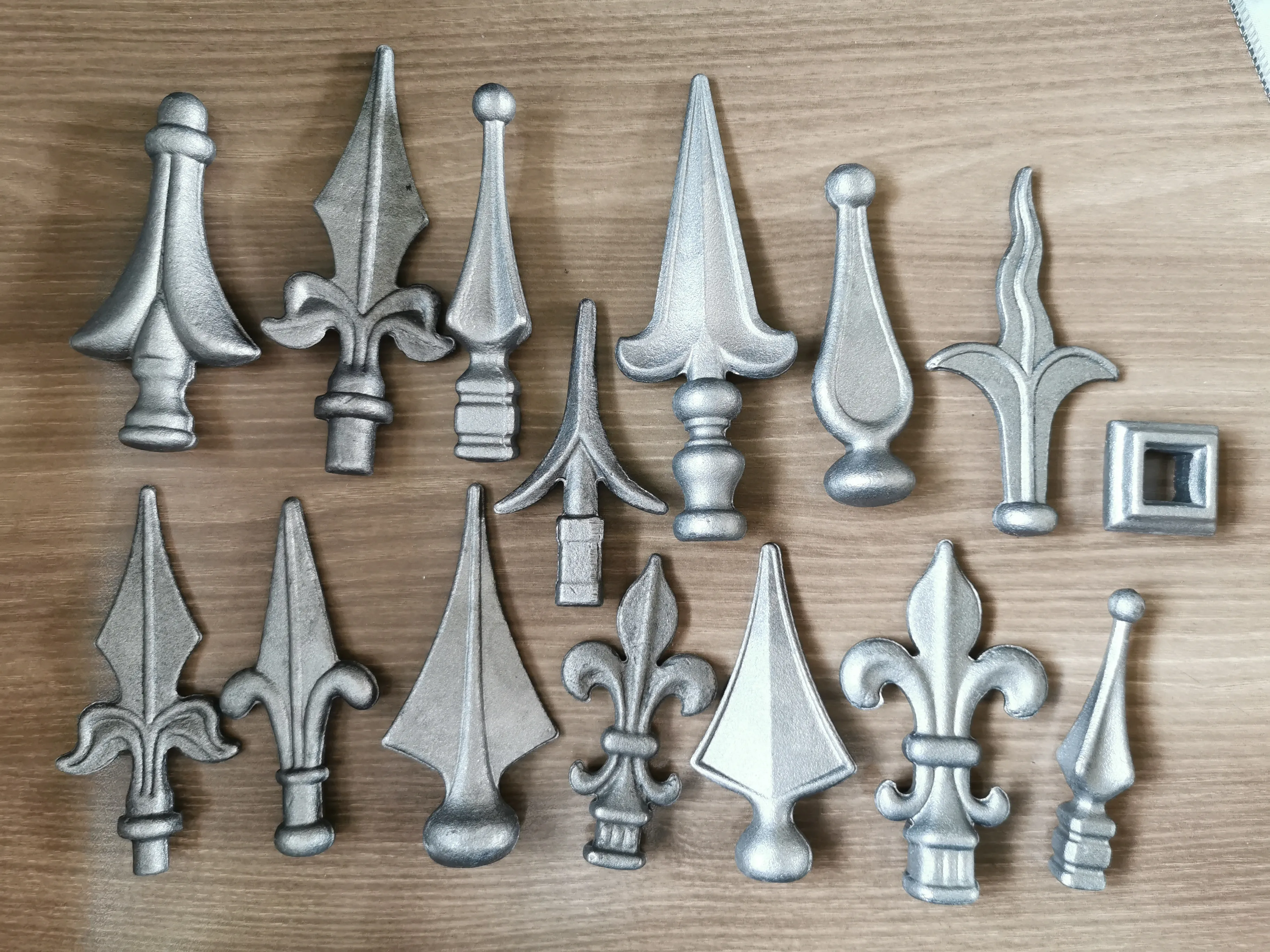 Hot Forged Iron Spears for Fence rail Ornamental post tops