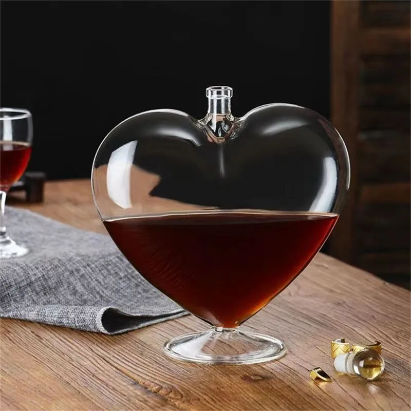 Best Selling 1000ml High End Hand Made Heart Shape Whiskey wine glass Decanter