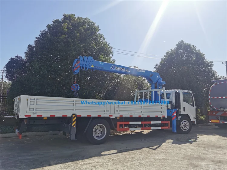 isuzu truck crane (3).jpg