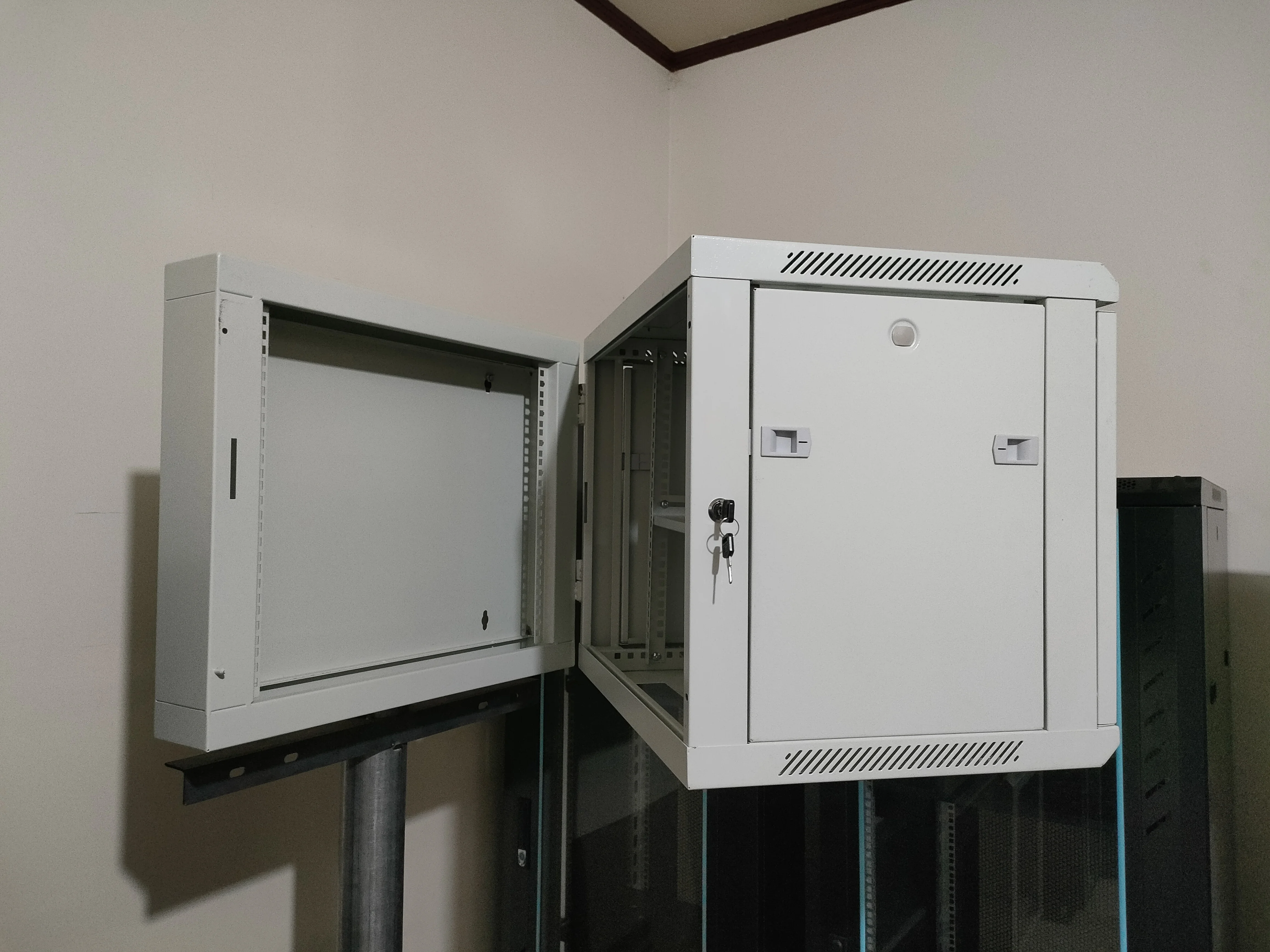 Made in China wall mount  assemble  19 inches double section rack Wall hanging 9U server cabinet